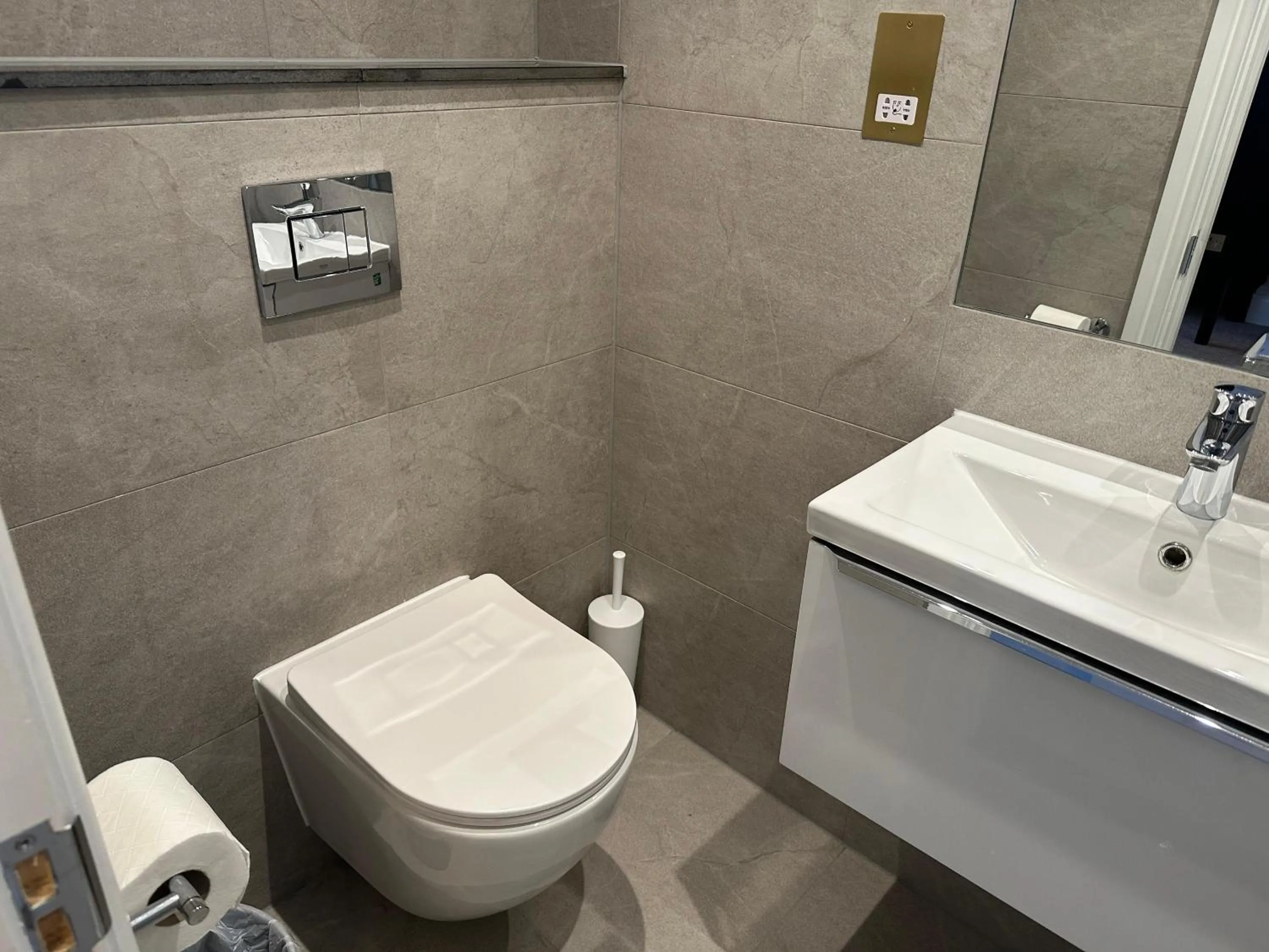 Toilet in Arran House Hotel