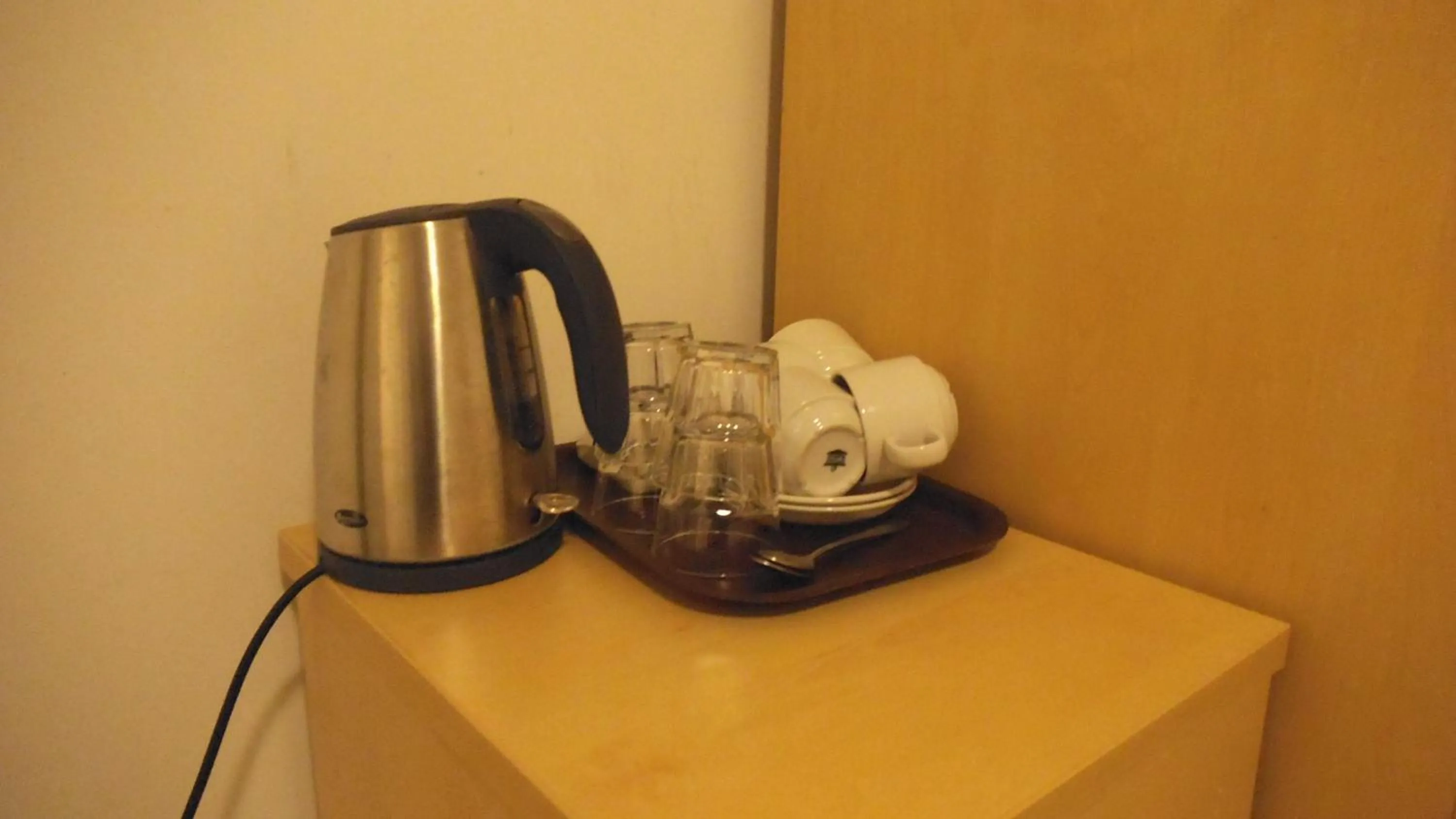 Coffee/tea facilities in Arran House Hotel