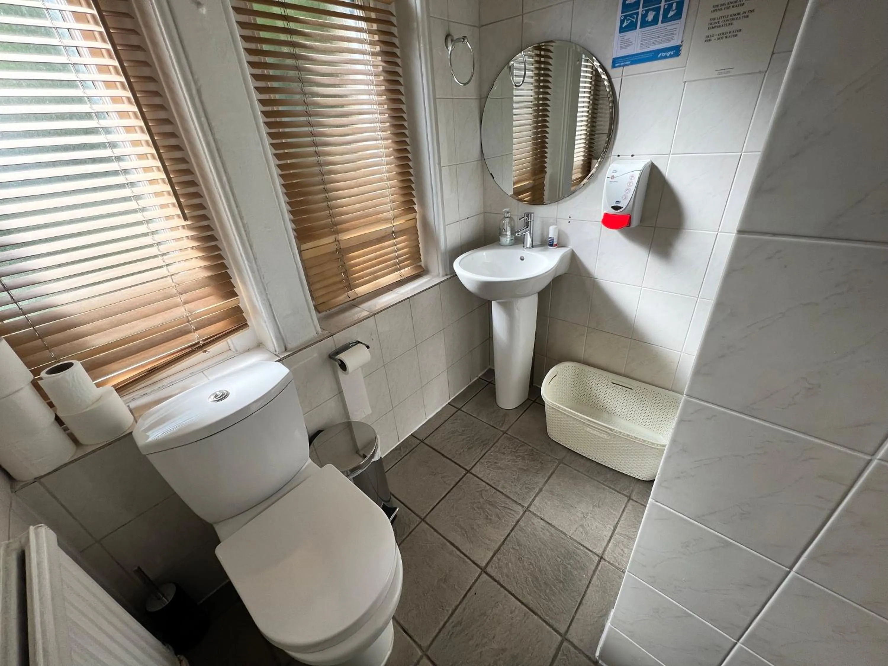 Shower in Arran House Hotel