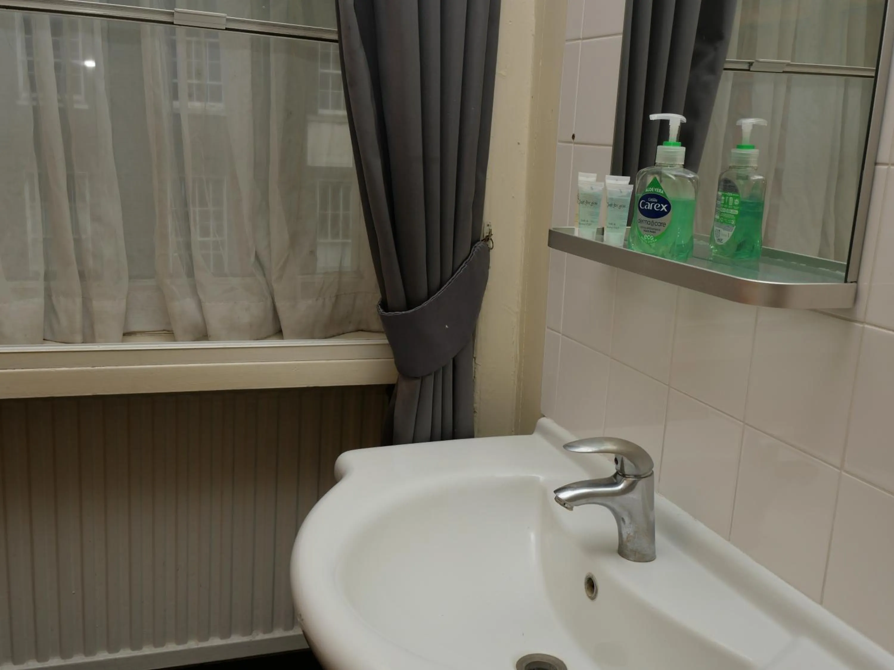 Bathroom in Arran House Hotel