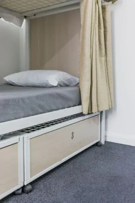 4 beds female dorm 18-35 years old only in Morgans Boutique Hotel 4 beds female dorm 18-35 years old only in Morgans Boutique Hotel