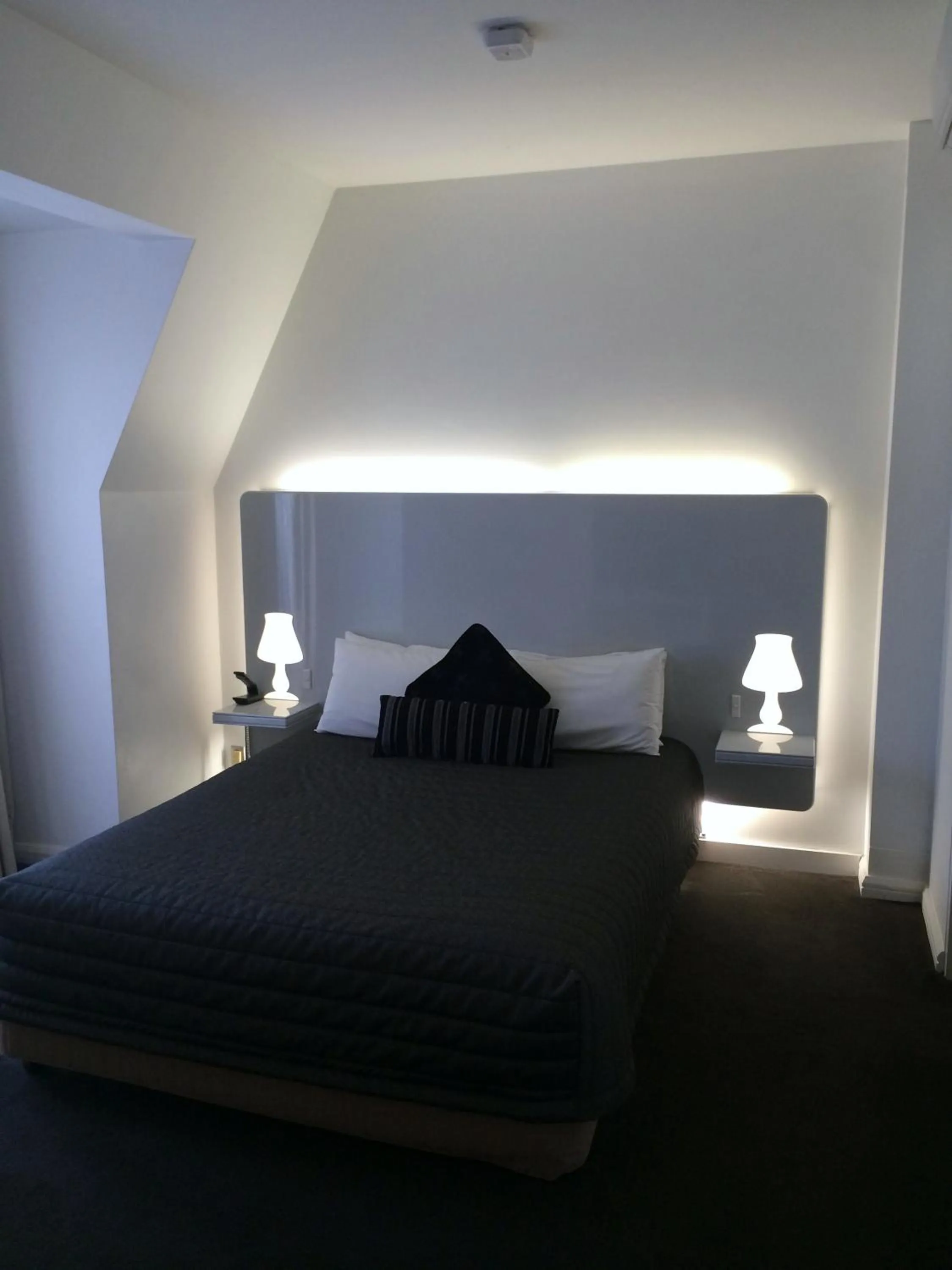 Bedroom, Bed in Morgans Boutique Hotel