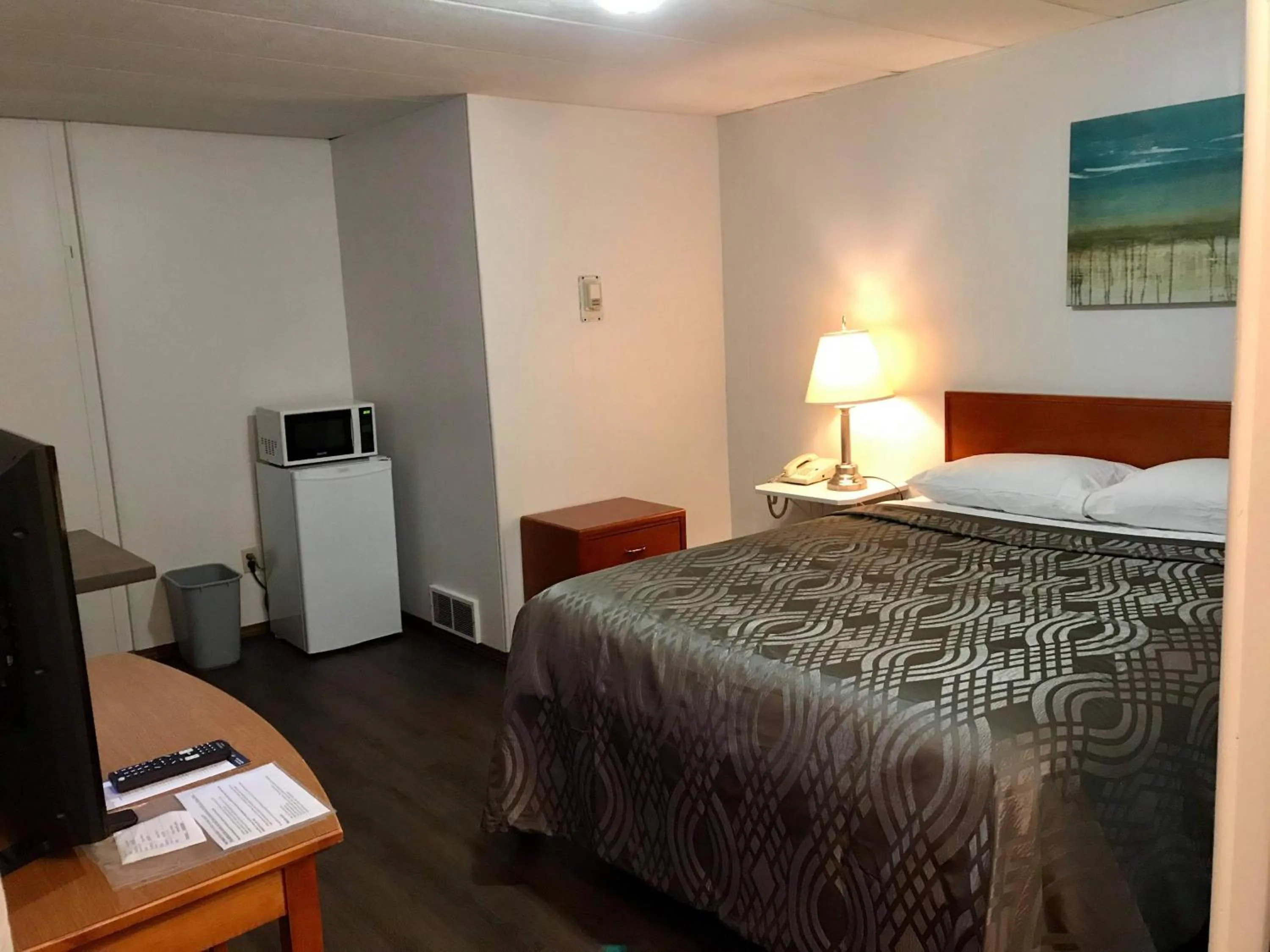 Bed in The Villager Motel