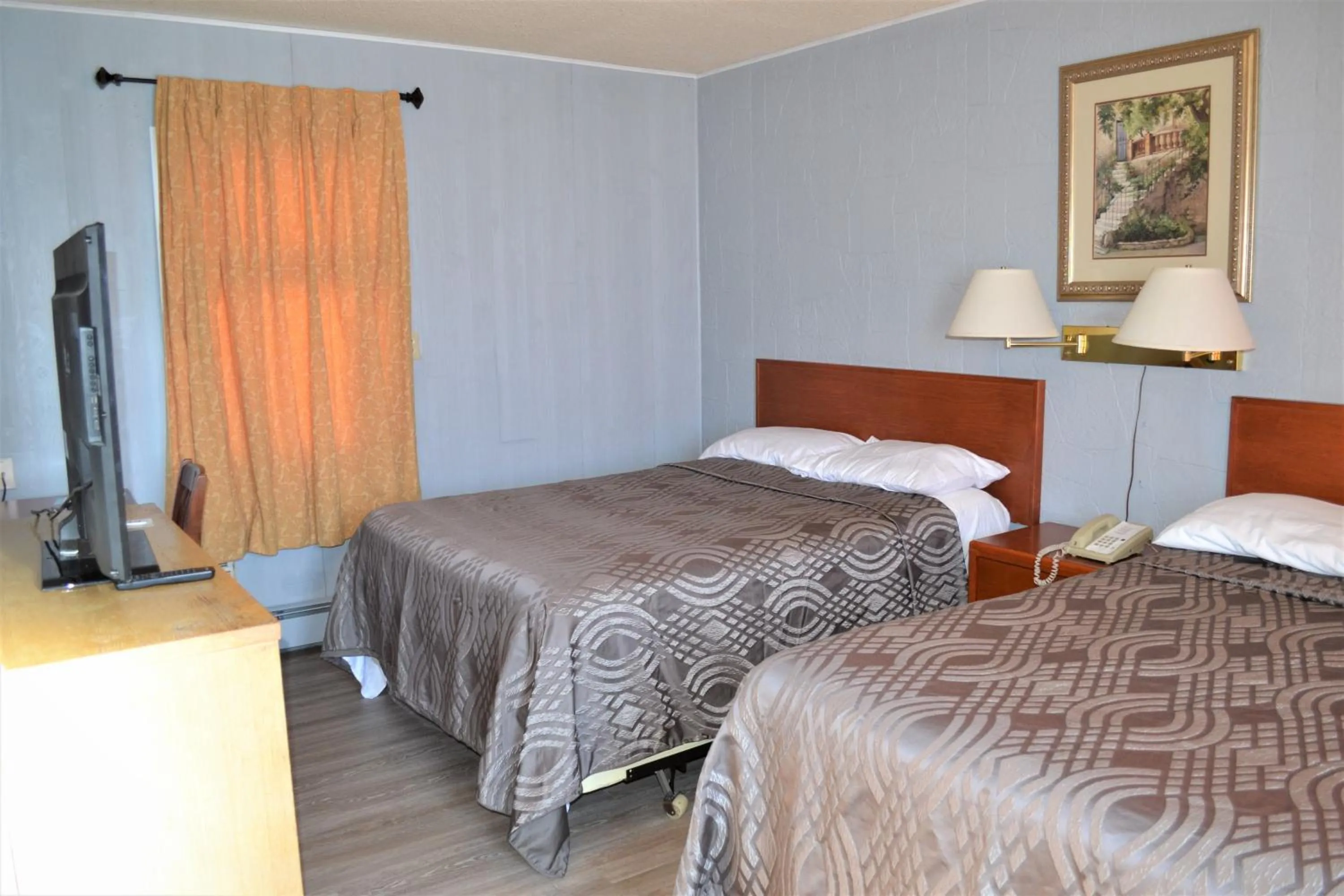 Bed in The Villager Motel