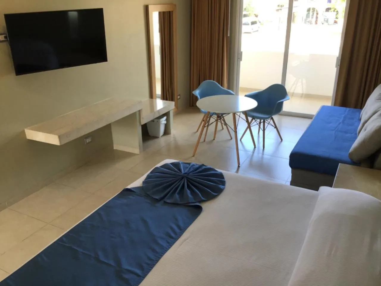 TV and multimedia, Bed in Hotel Huatulco Máxico