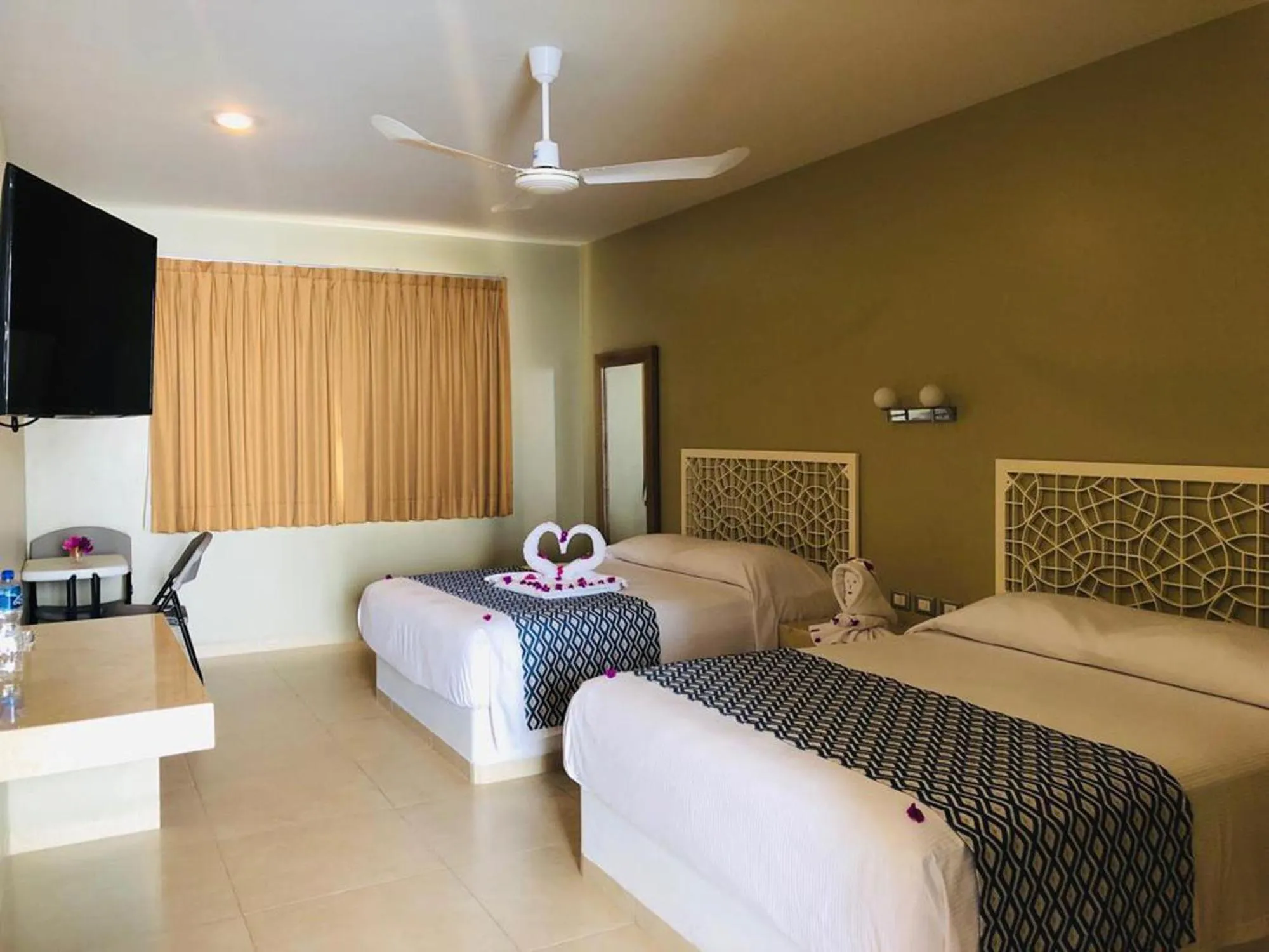 Bed in Hotel Huatulco Máxico