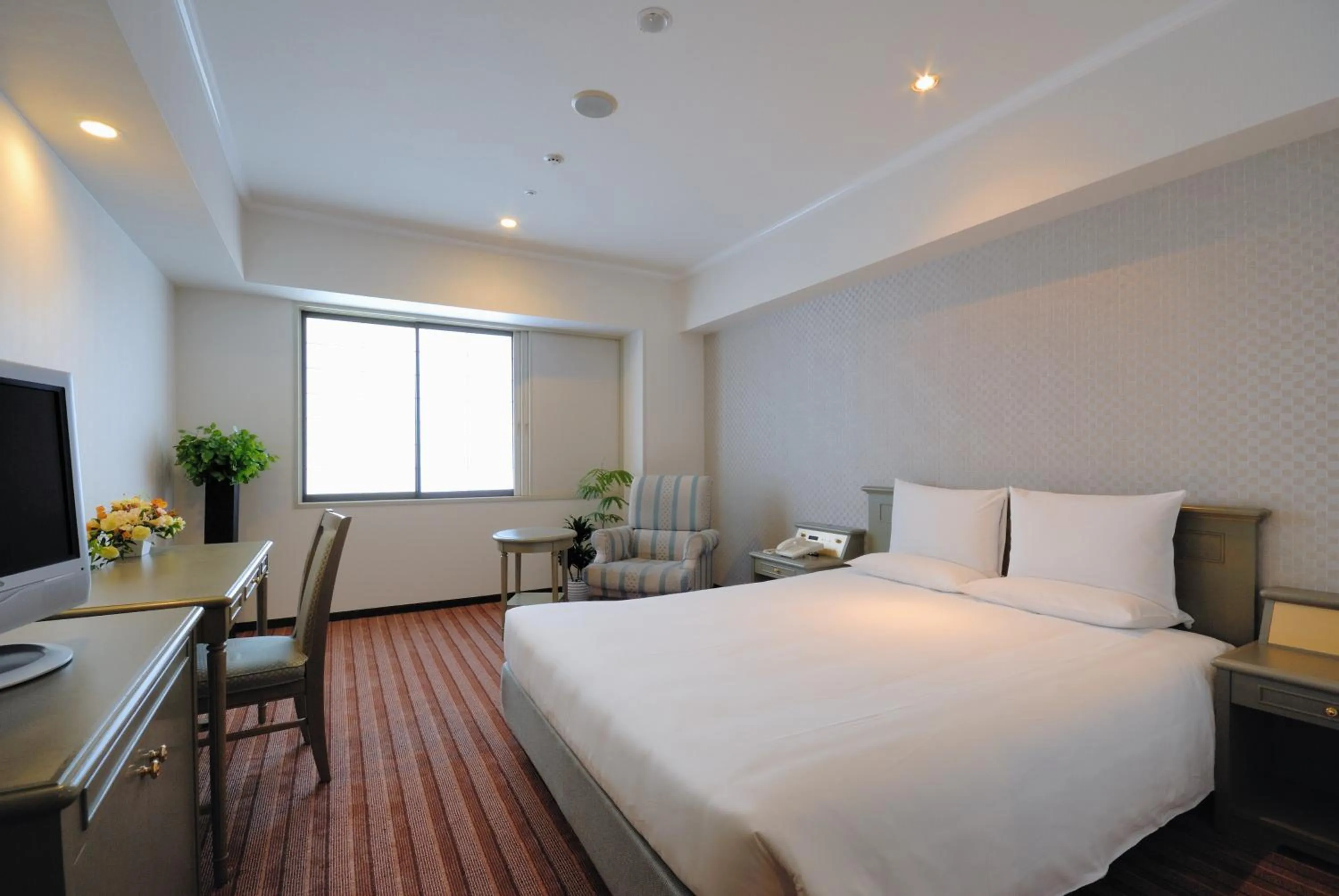 Photo of the whole room, Bed in International Garden Hotel Narita