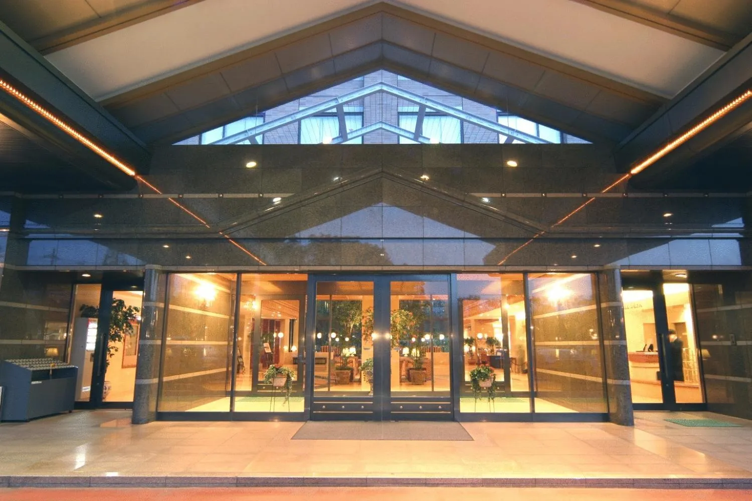 Facade/entrance in International Garden Hotel Narita