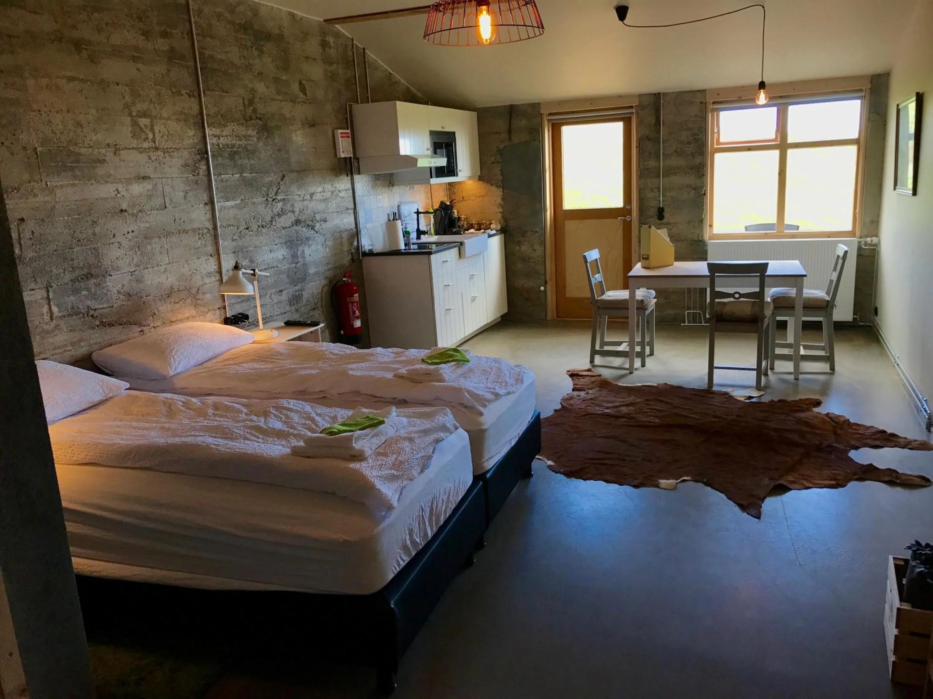 Garden view, Bed in The Garage