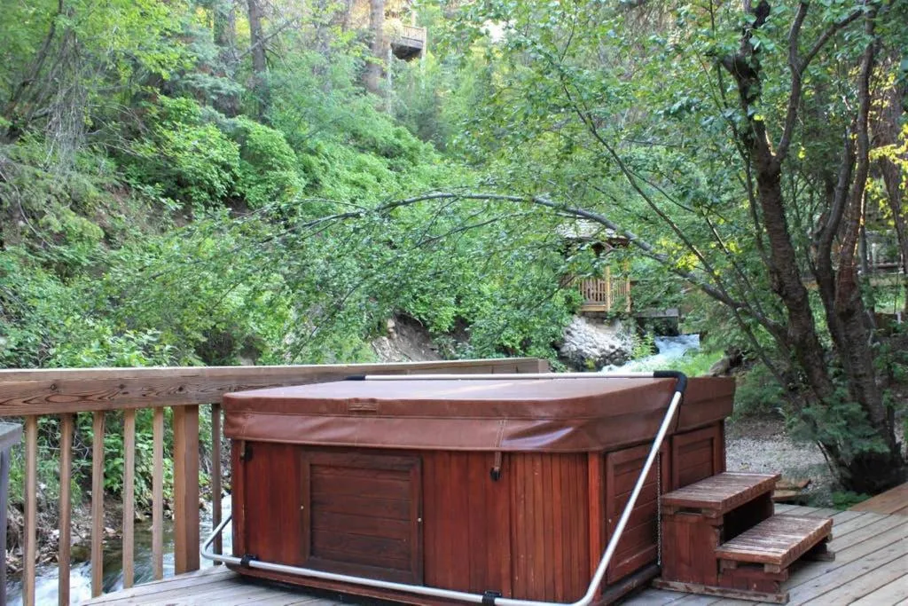 Hot Tub in Cottage On The Stream Sundance, Utah