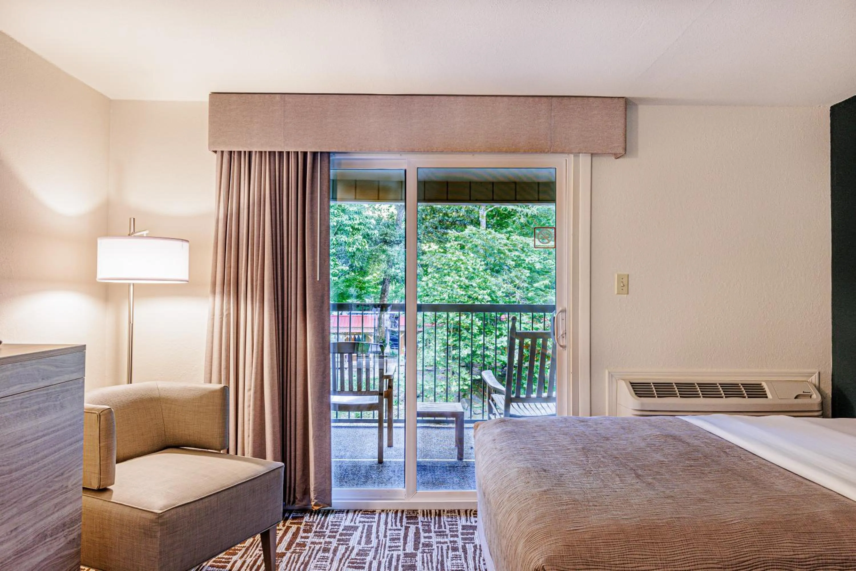 Bed in Rivers Edge Motel