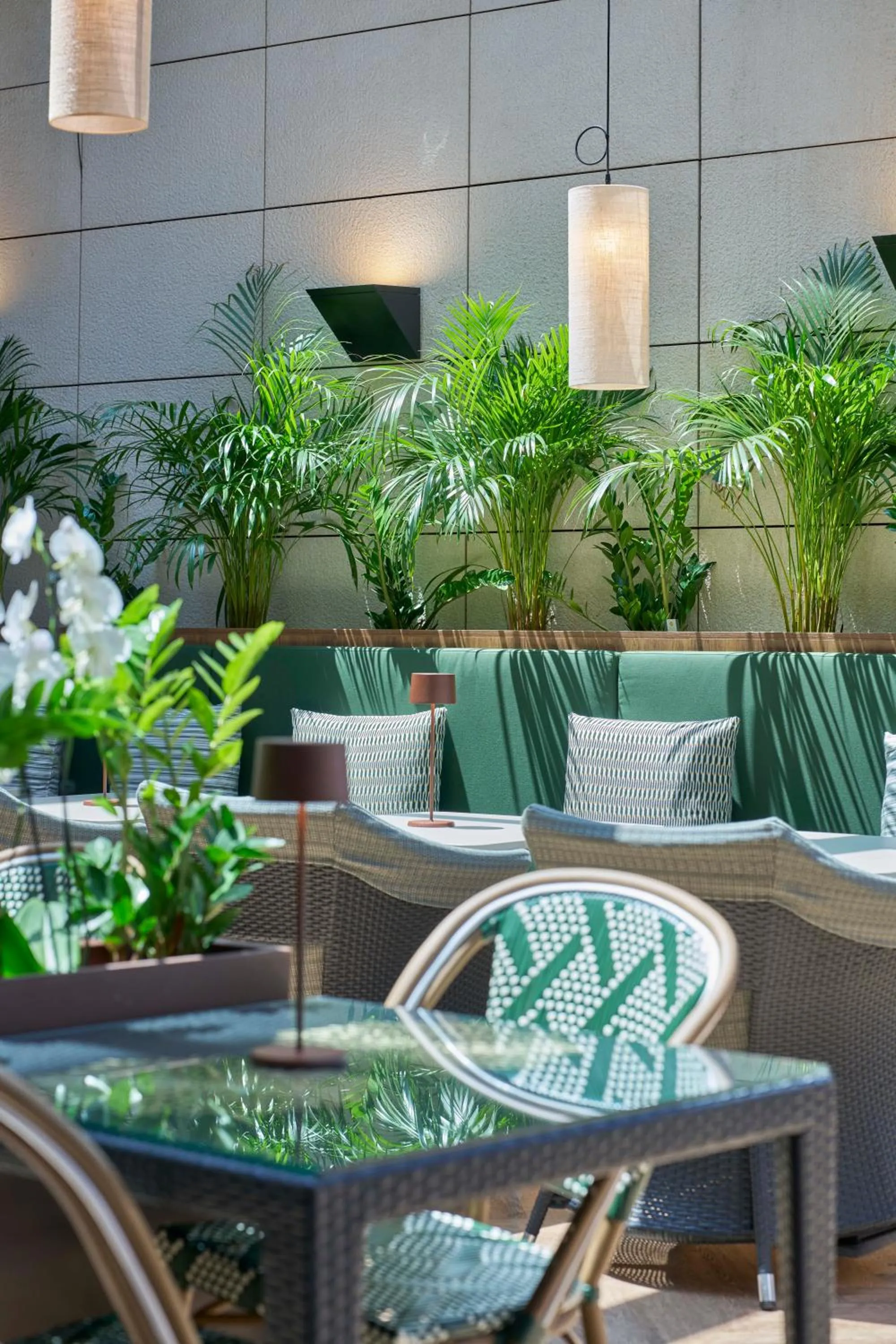 Restaurant/places to eat in Golden Residence Hotel