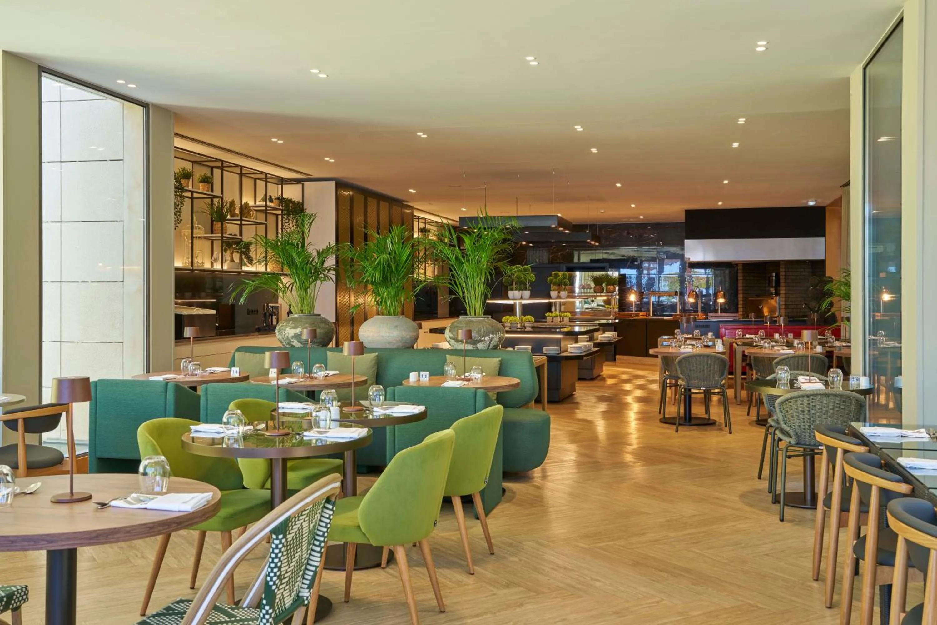 Restaurant/places to eat in Golden Residence Hotel