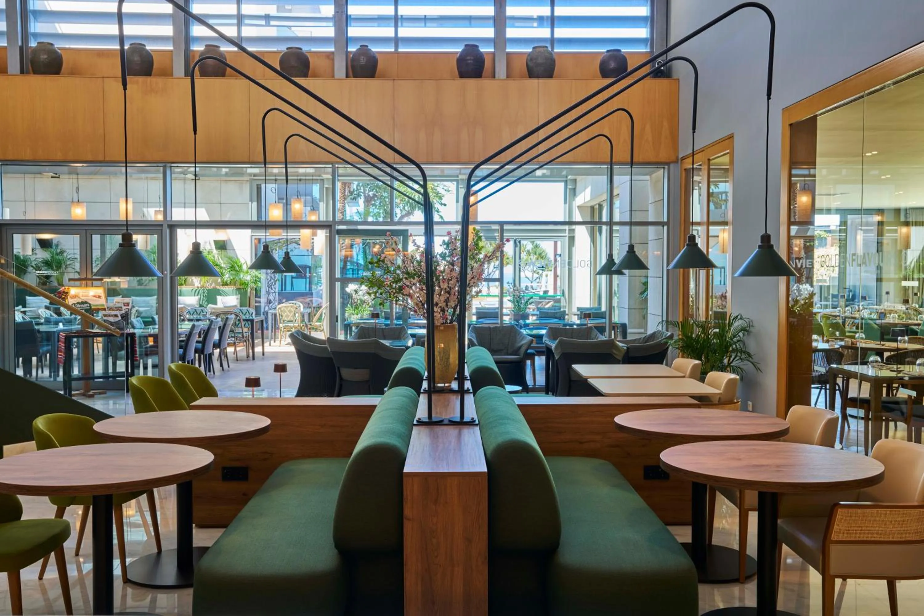 Restaurant/places to eat in Golden Residence Hotel