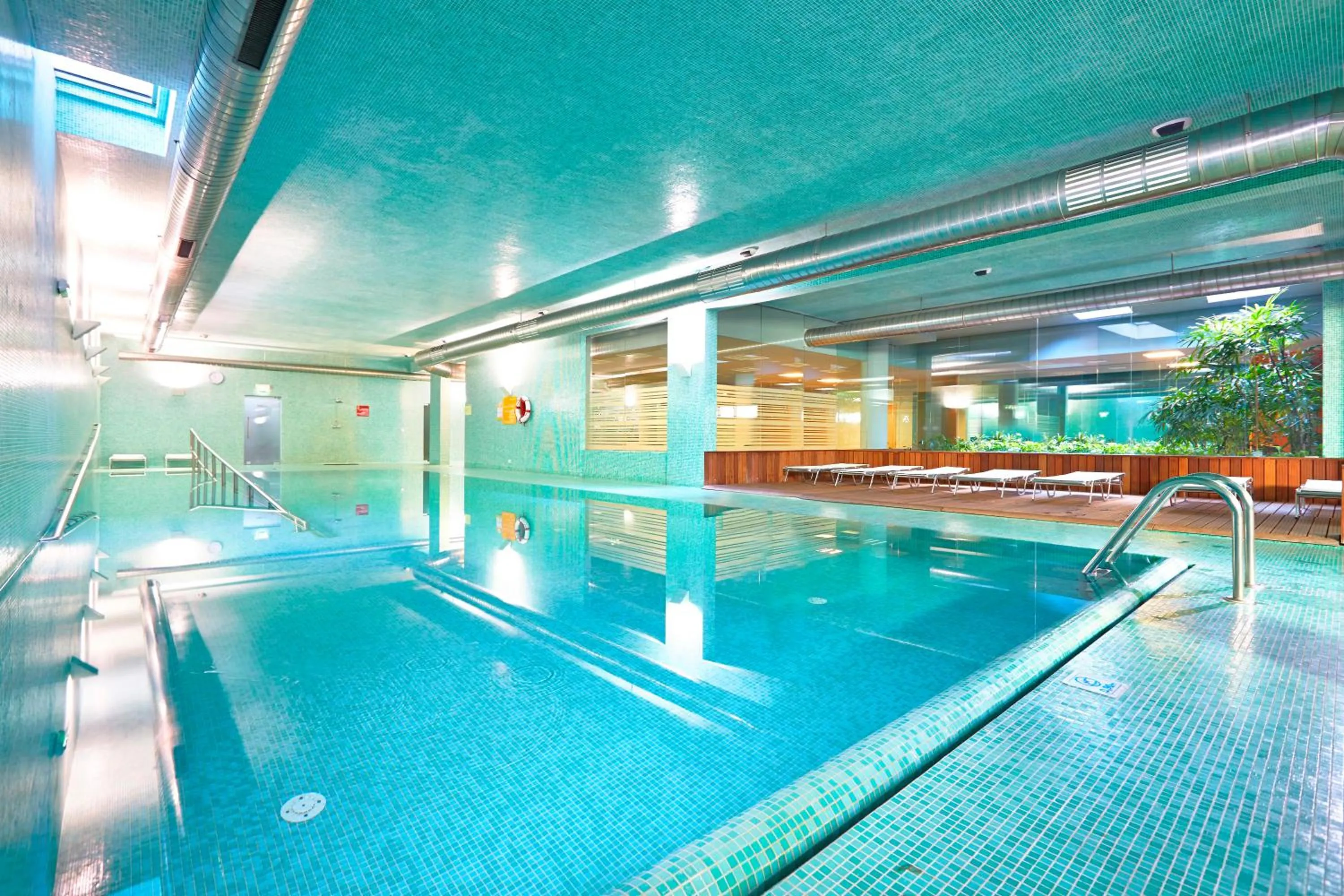 Swimming pool in Golden Residence Hotel