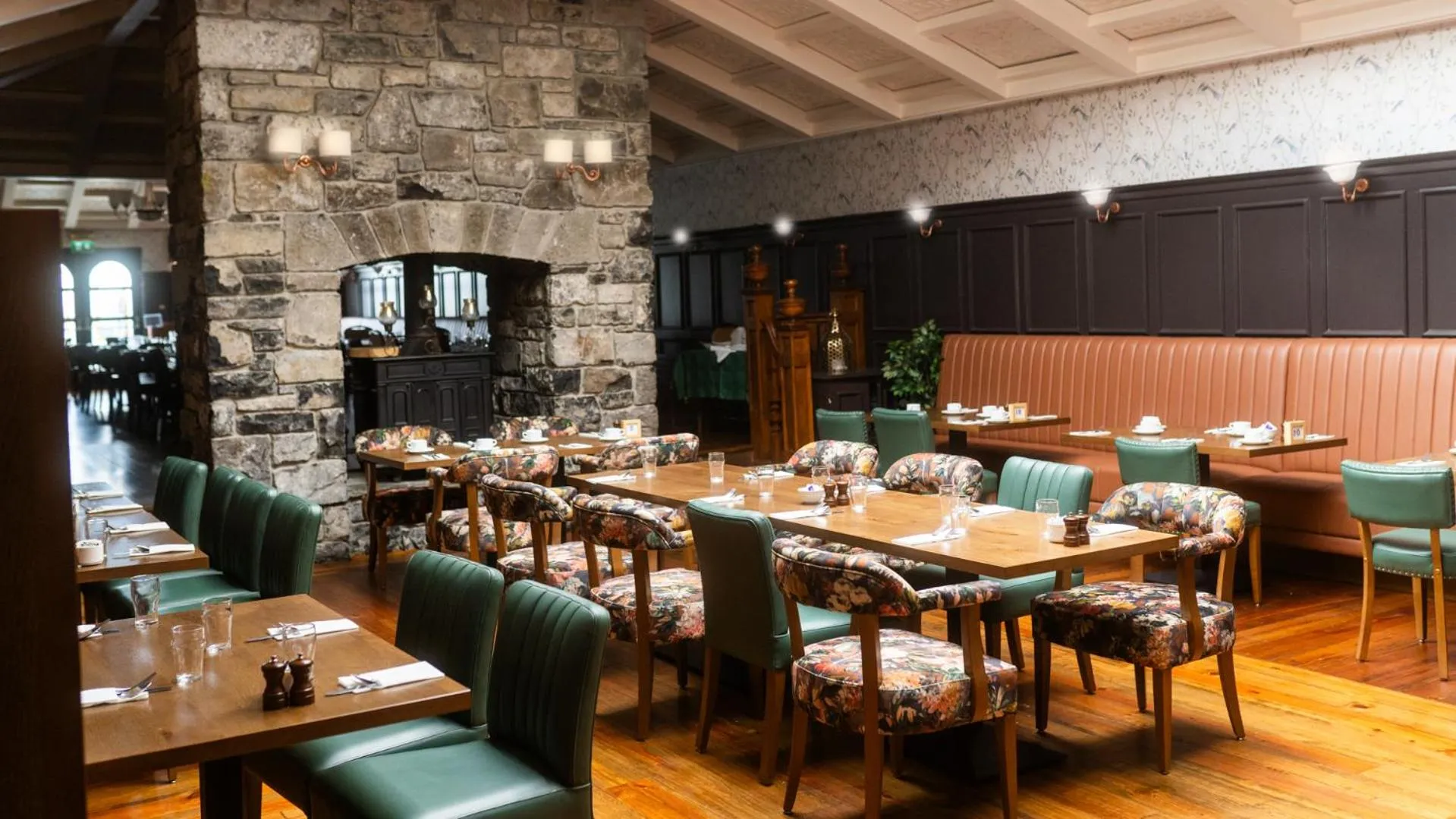 Restaurant/places to eat in Lady Gregory Hotel, Leisure Club & Beauty Rooms