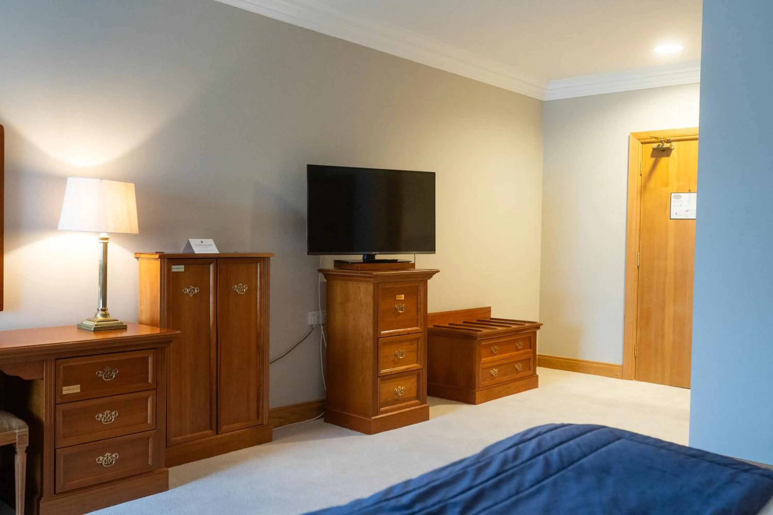 Bedroom, Bed in Lady Gregory Hotel, Leisure Club & Beauty Rooms