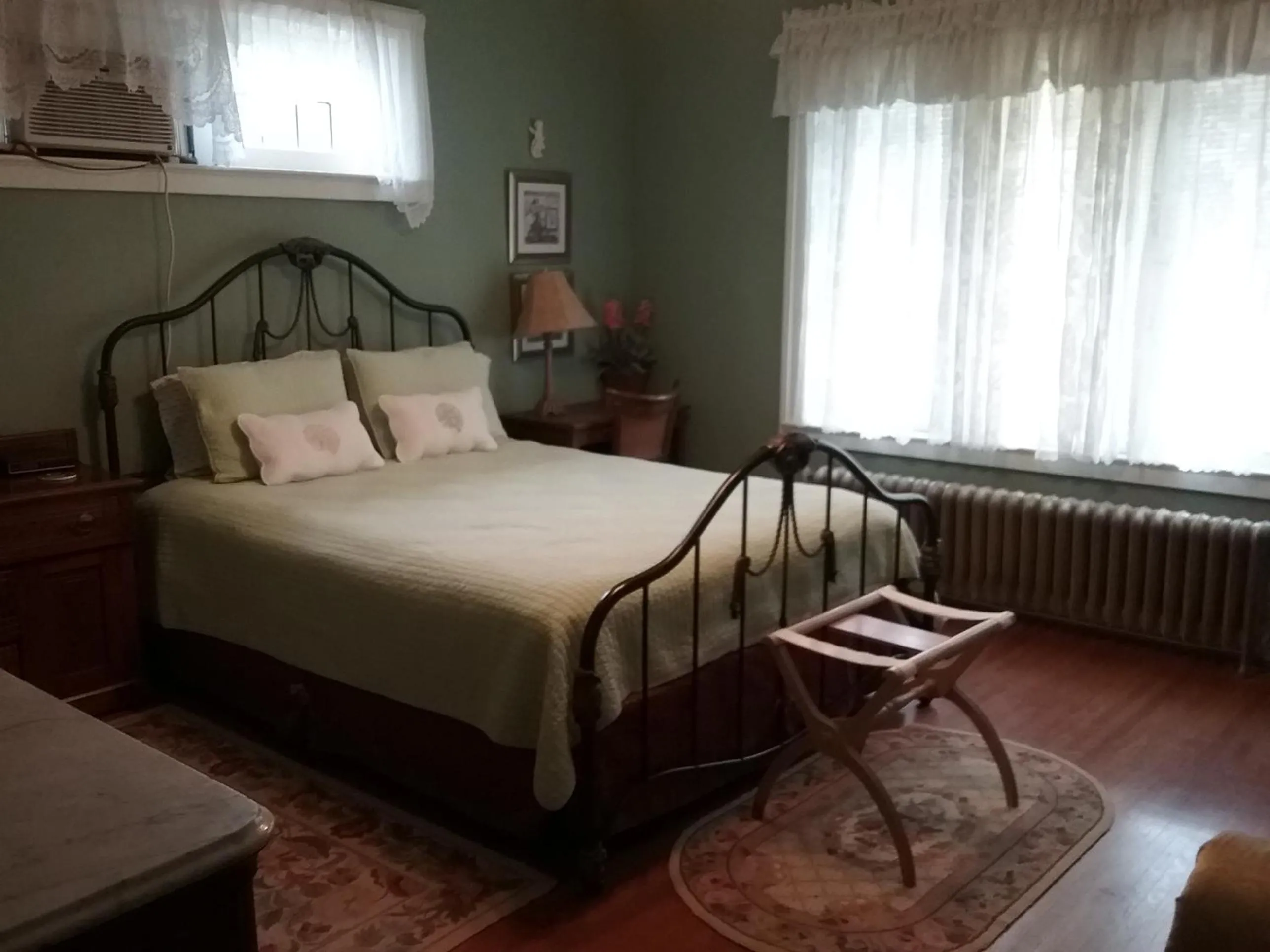 Superior Queen Room with Shower in Hanover House Bed and Breakfast