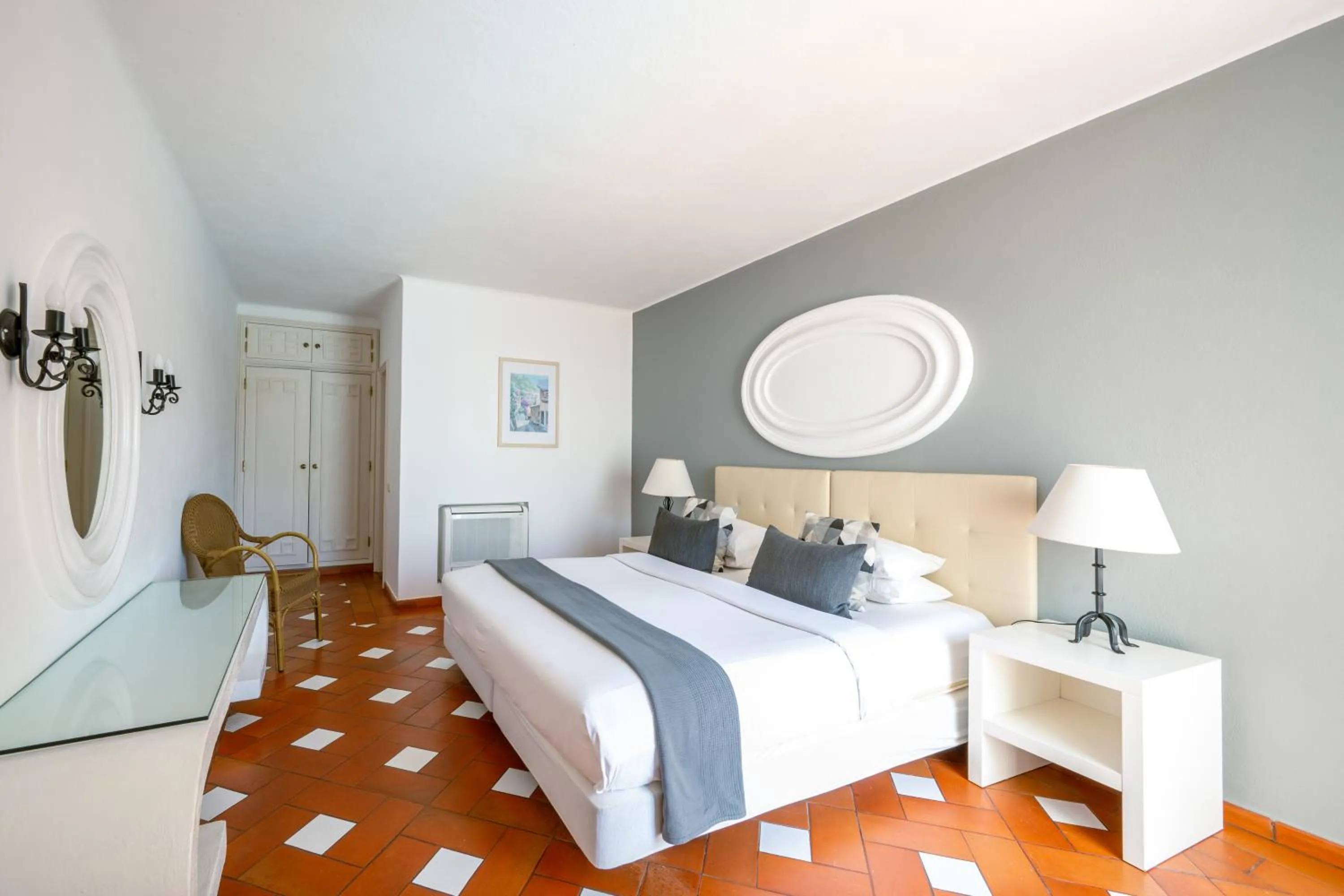 Bedroom, Bed in Baluarte da Vila Apartments