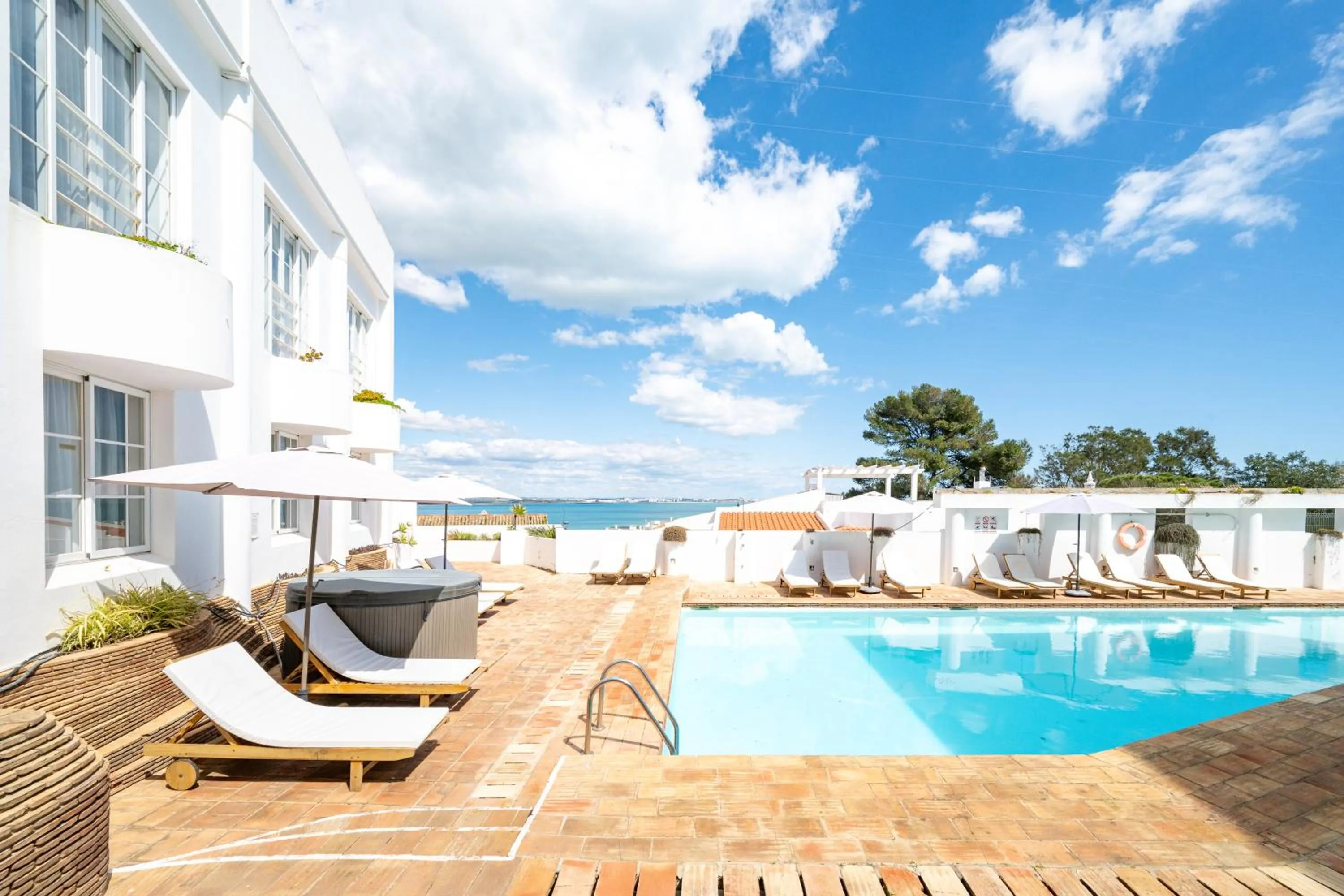 Swimming pool in Baluarte da Vila Apartments