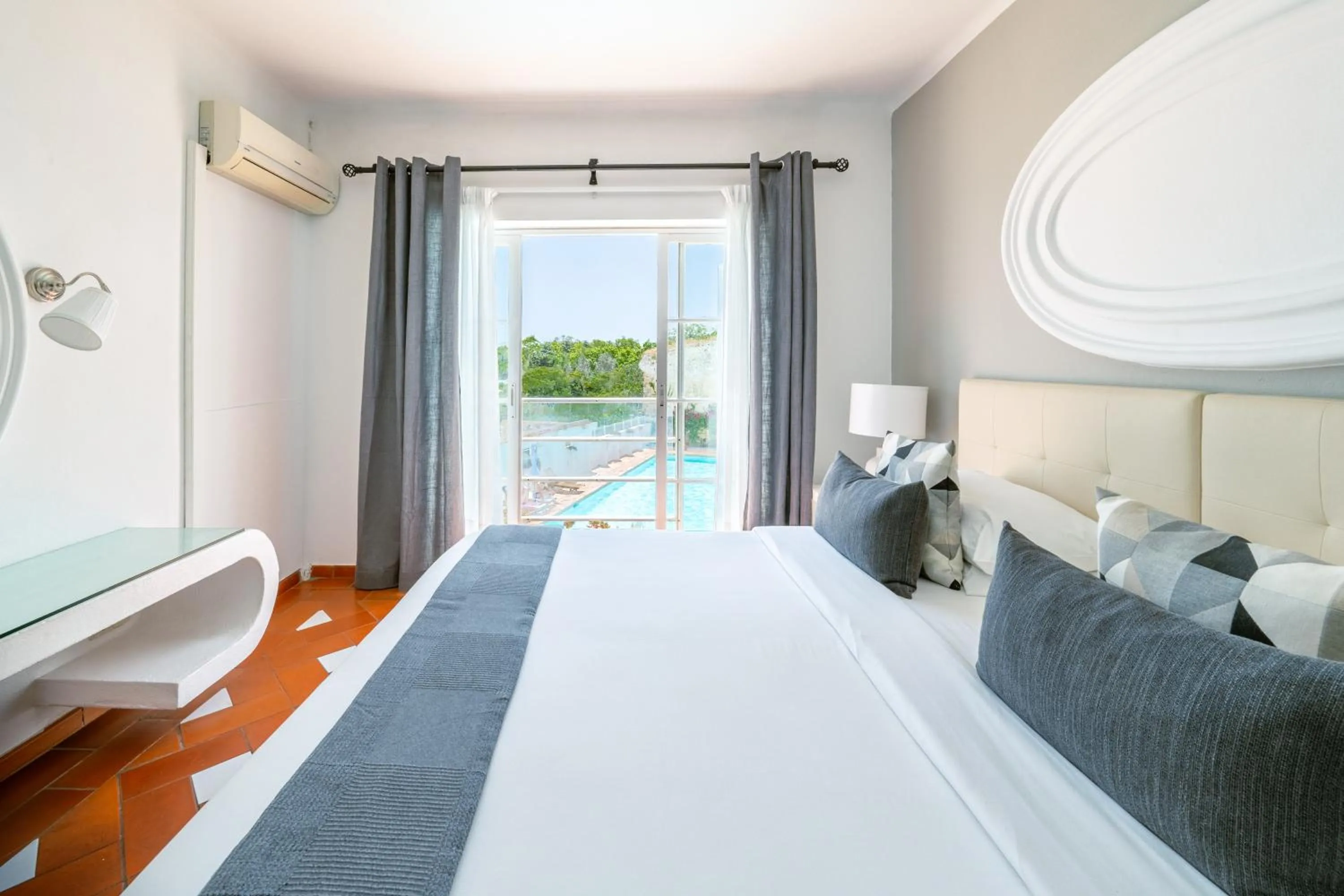 Bedroom, Bed in Baluarte da Vila Apartments