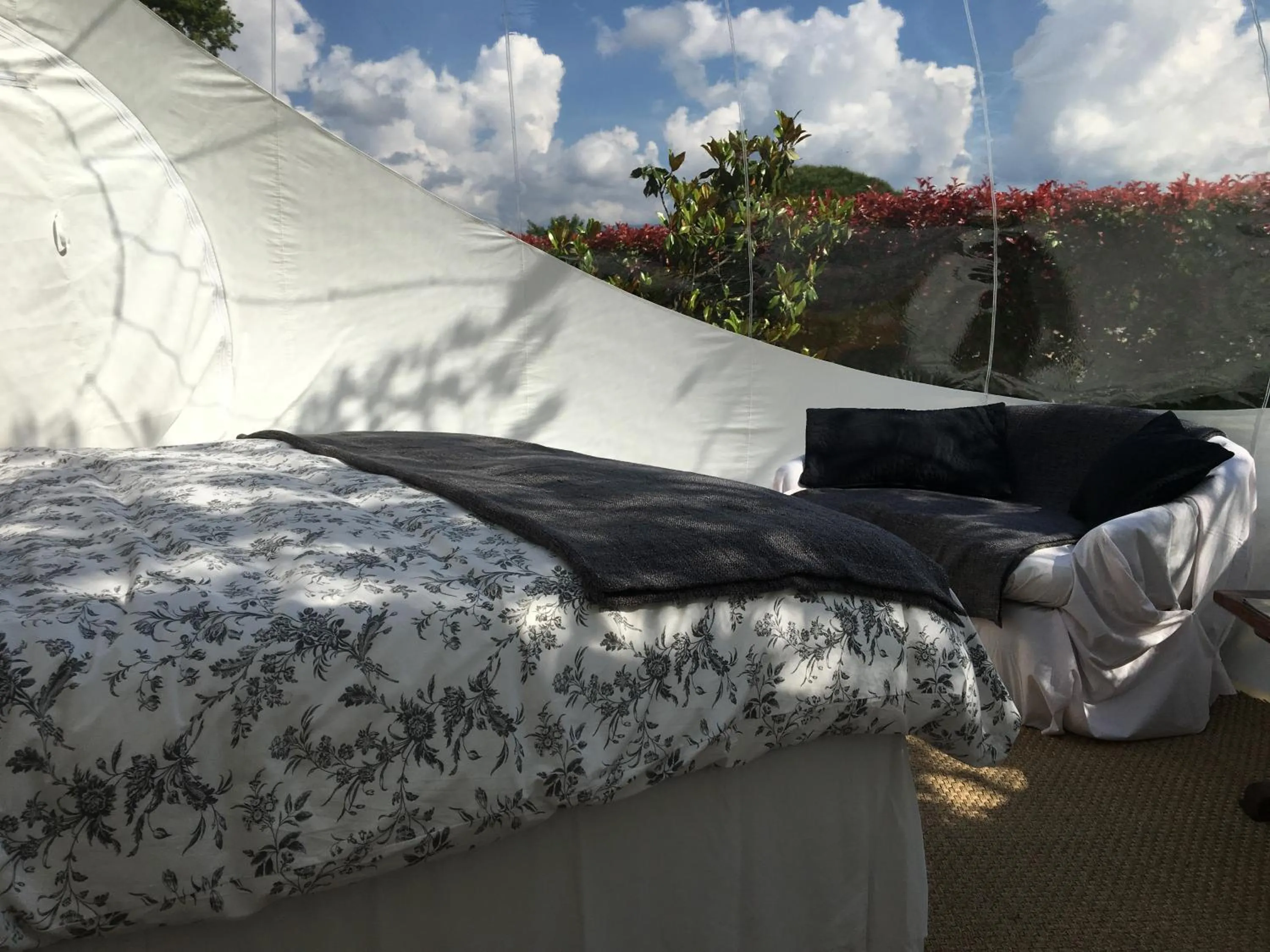 Decorative detail, Bed in Bulle d'amour