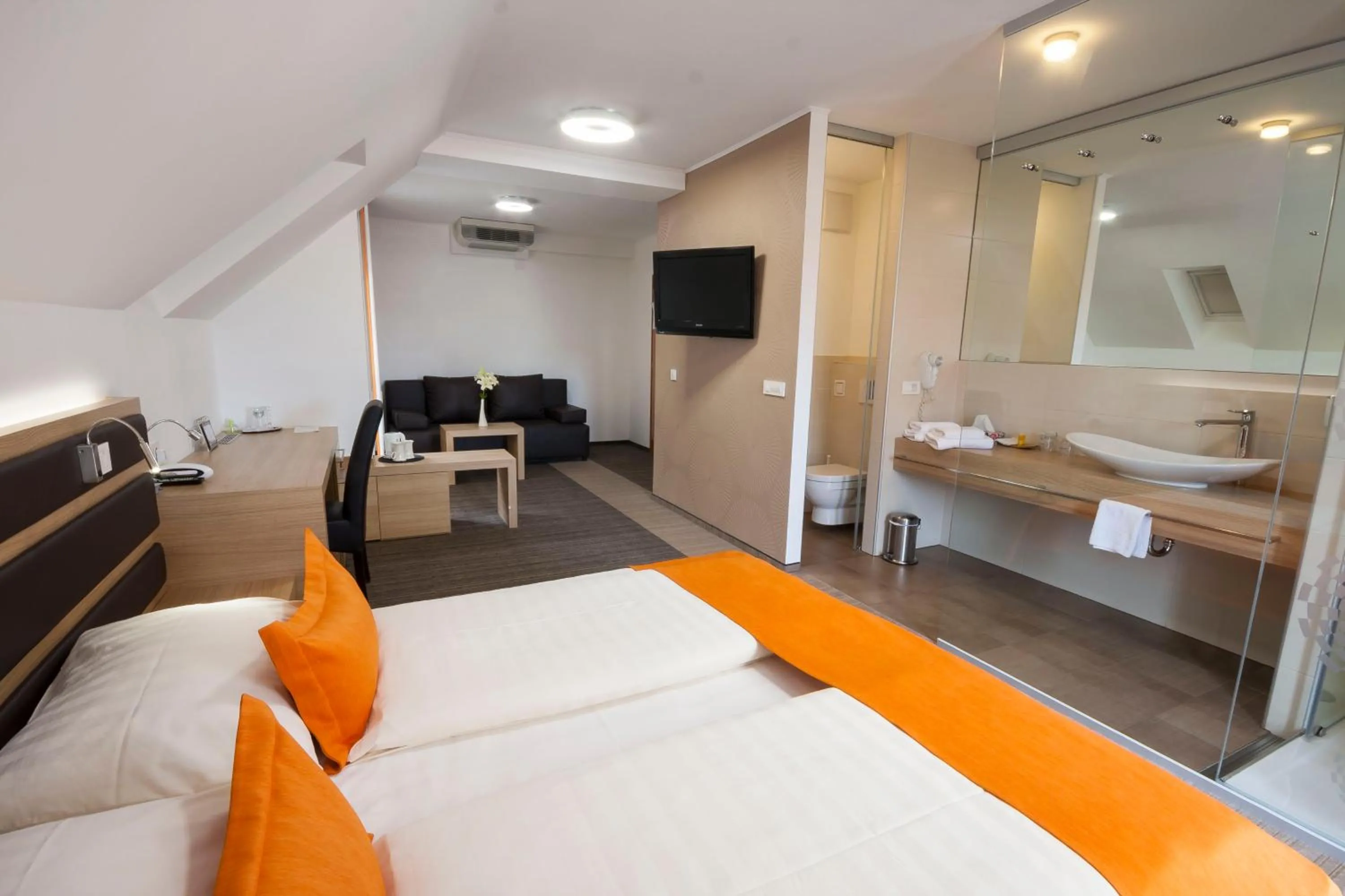 Bathroom, Bed in Gostilna in motel Pri Lešniku