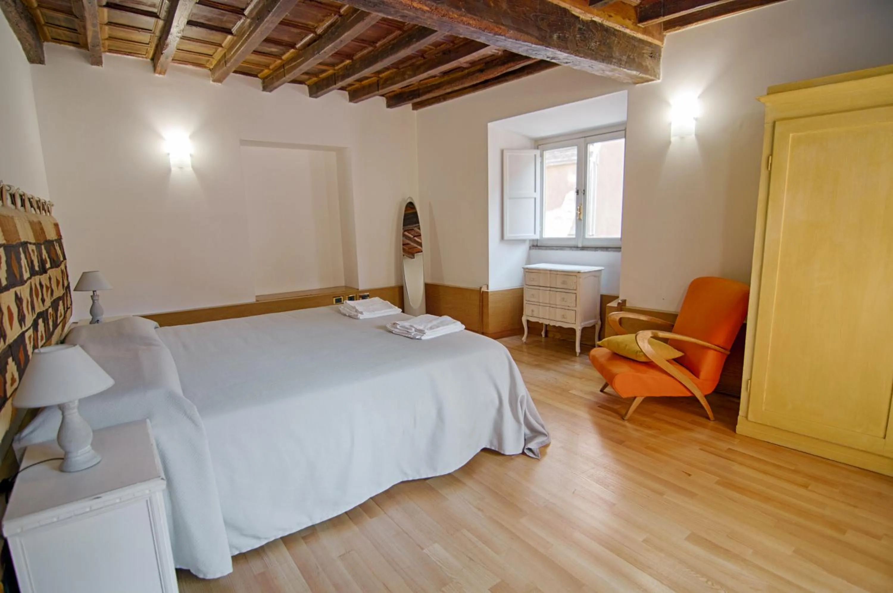 Bed in Rinidia Roma Centro