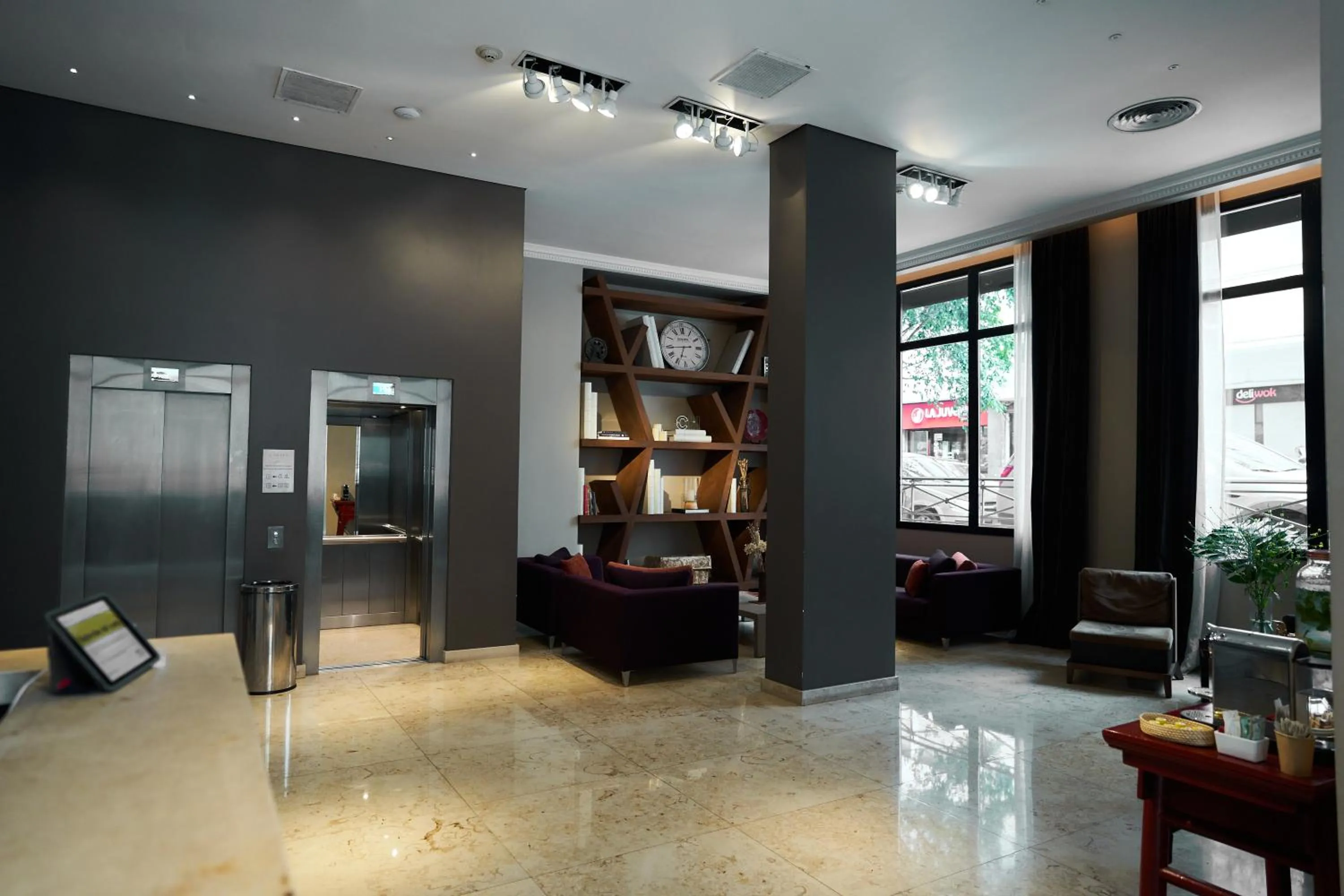 Lobby or reception in Carles Hotel