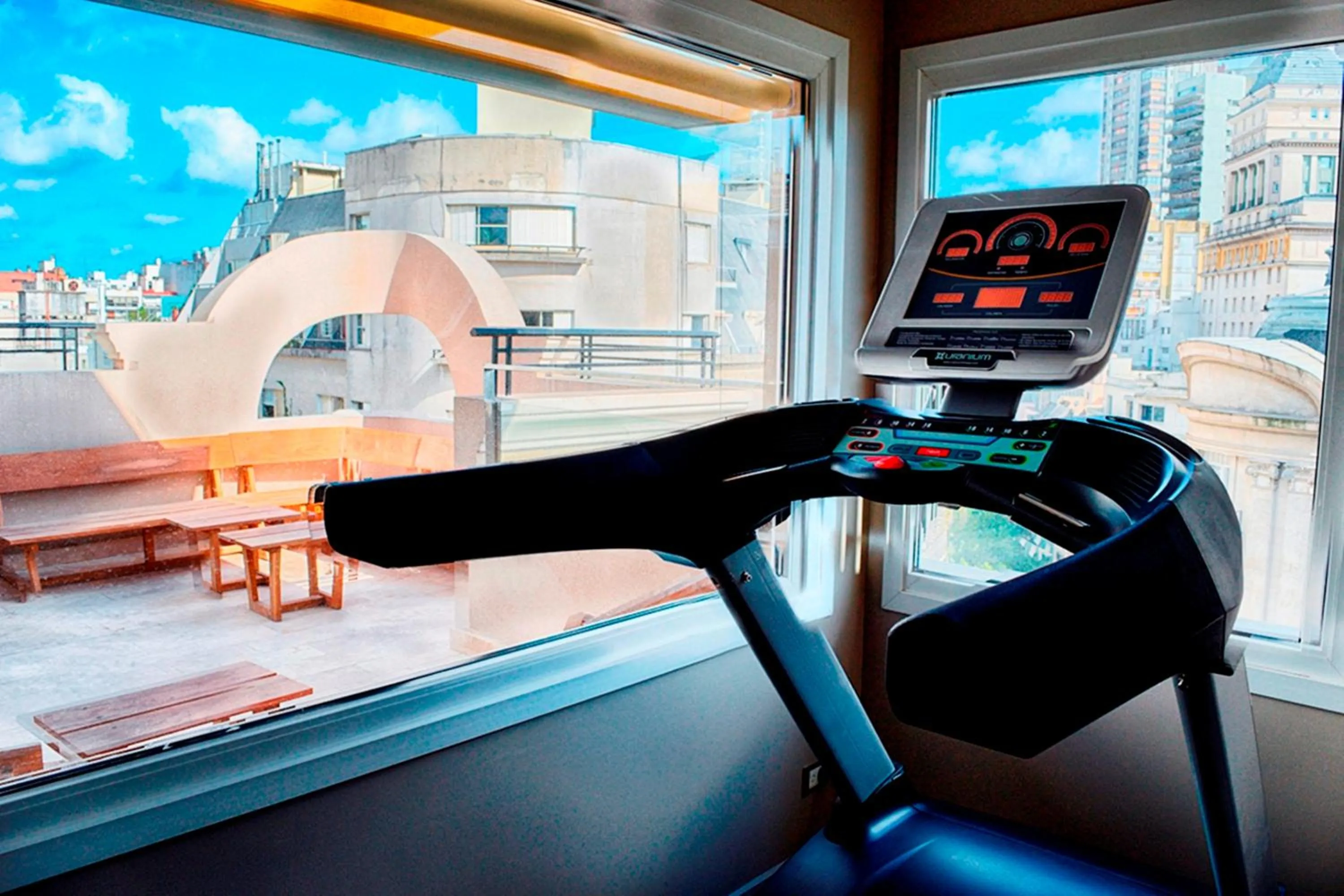 Fitness centre/facilities in Carles Hotel