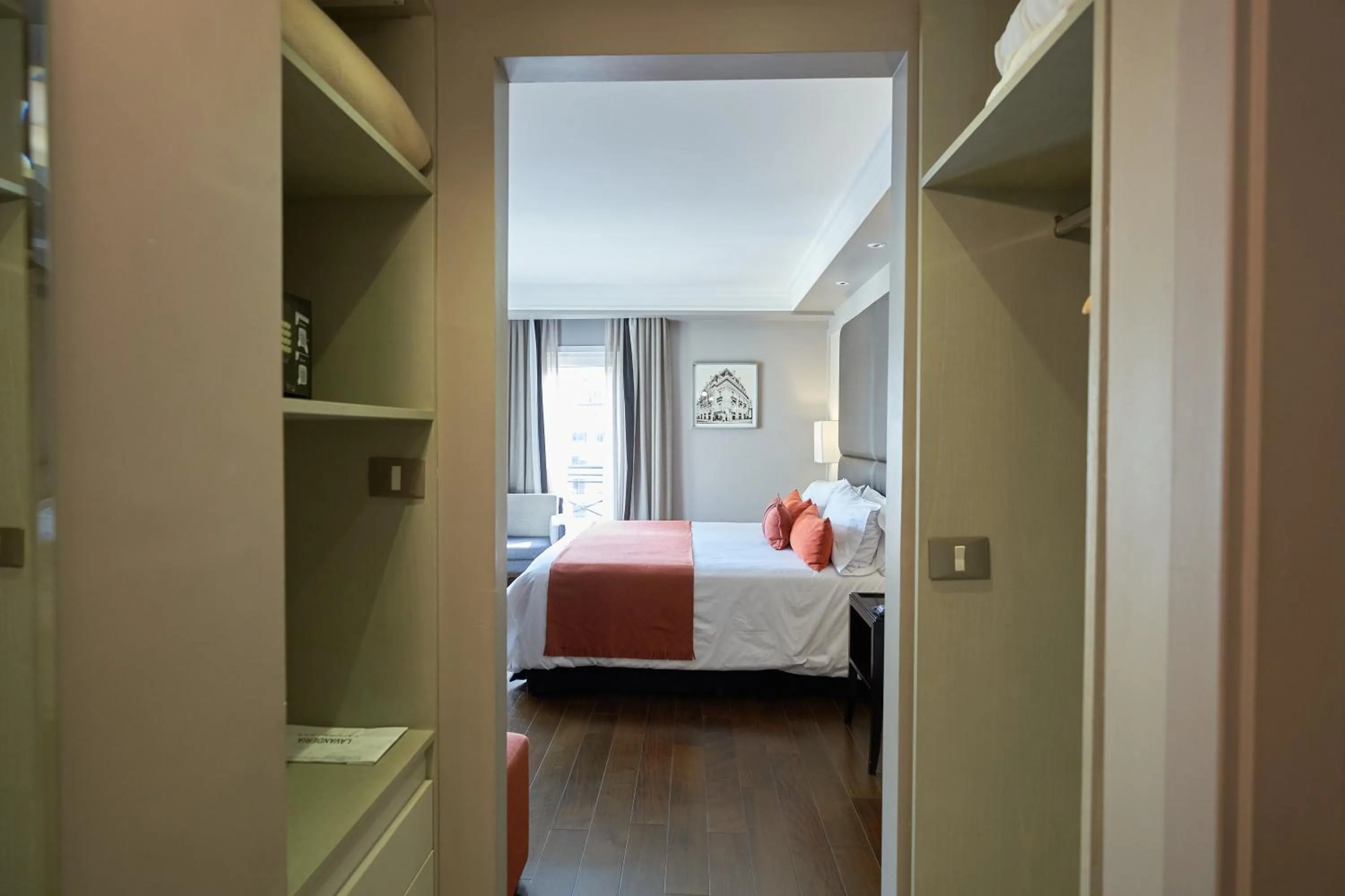 Photo of the whole room, Bed in Carles Hotel