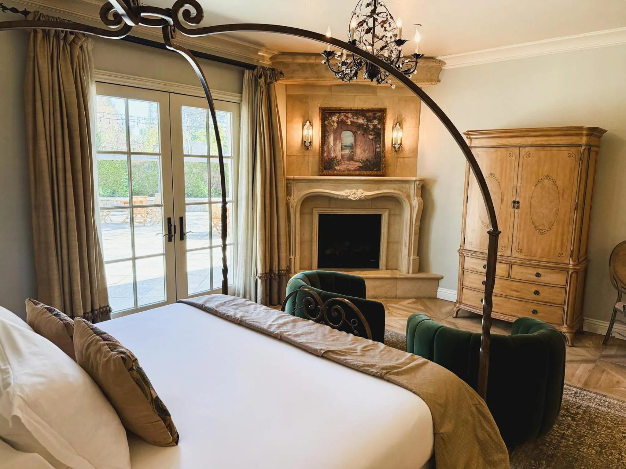 Bed in Villa Arden Hills