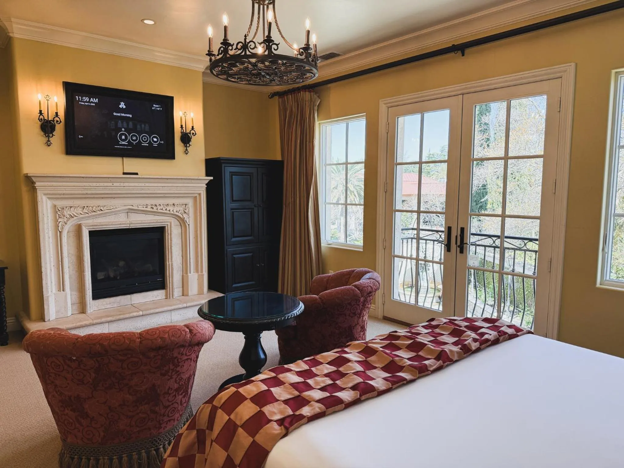 Bed in Villa Arden Hills