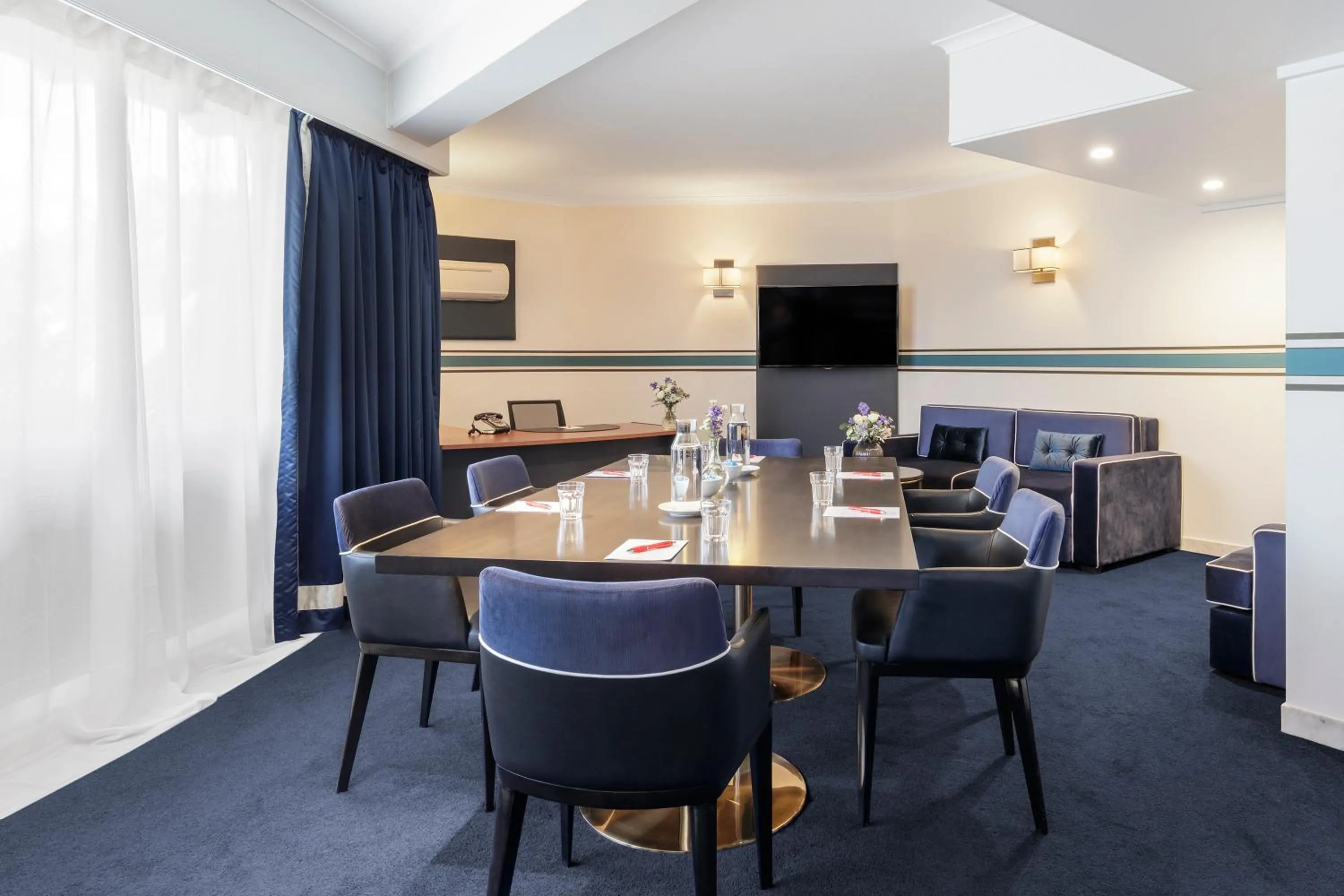 Living room in Ramada by Wyndham Diplomat Canberra