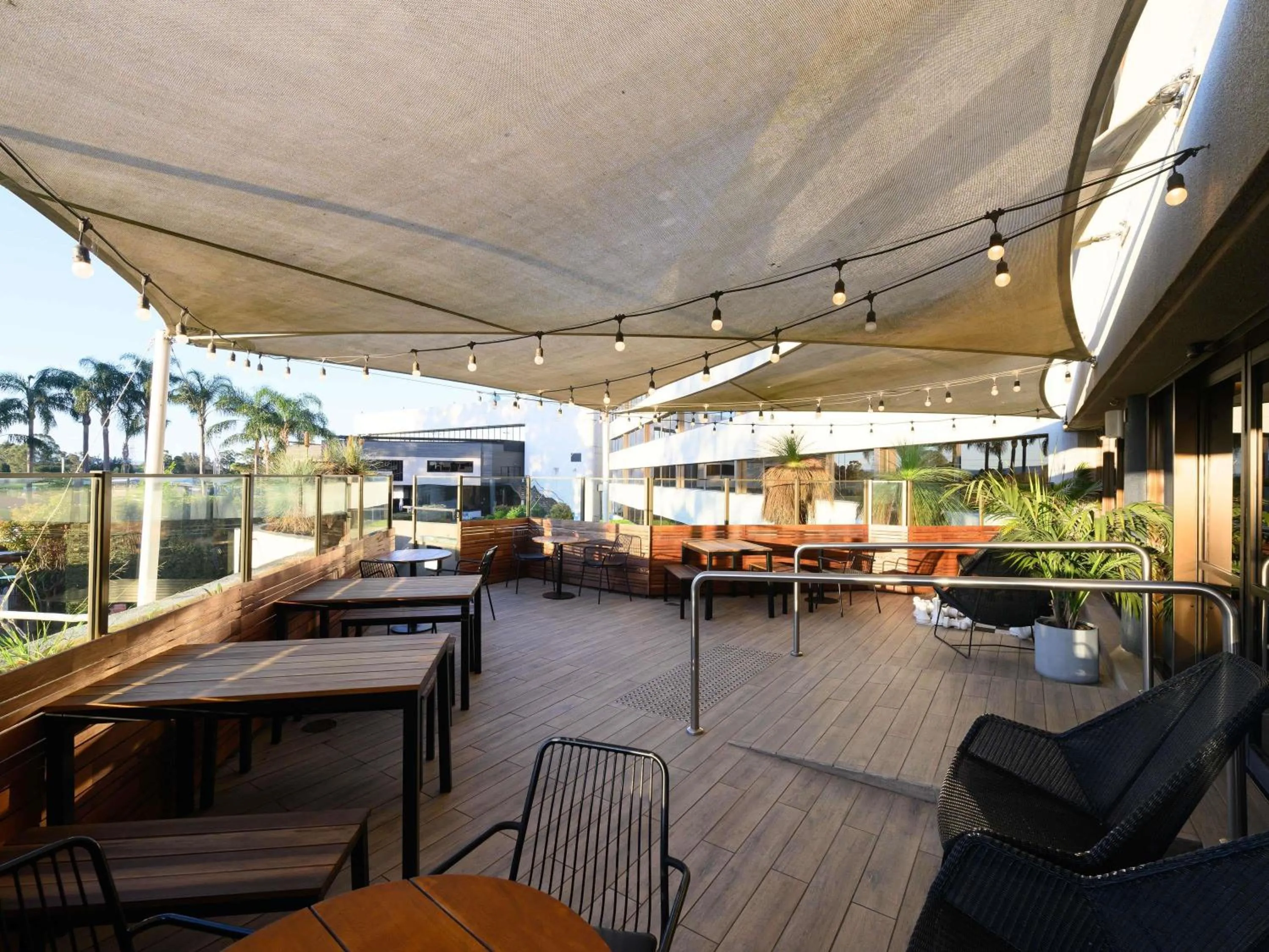 Lounge or bar in Mercure Penrith