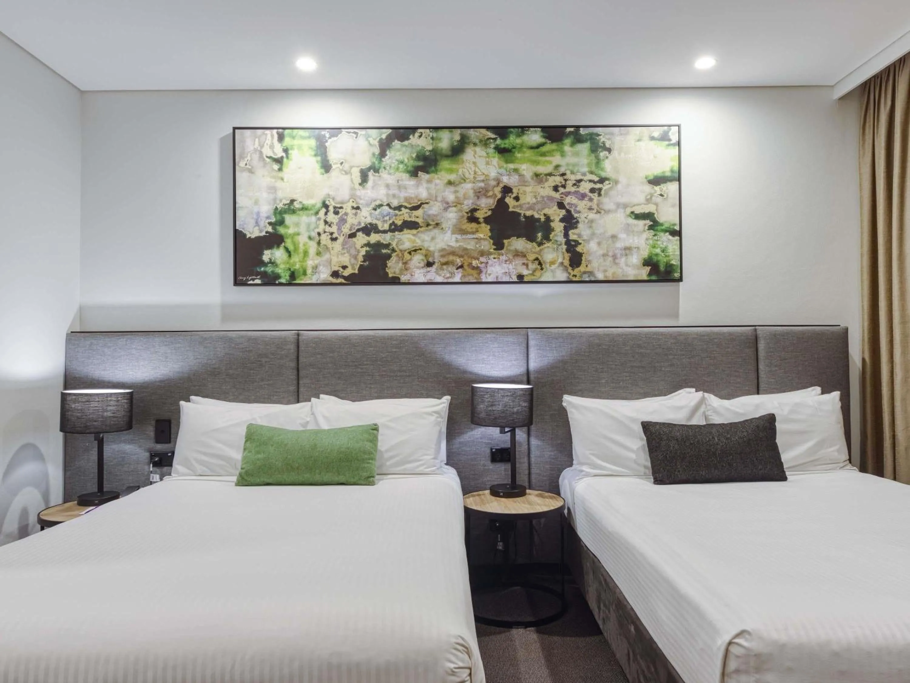 Bedroom, Bed in Mercure Penrith