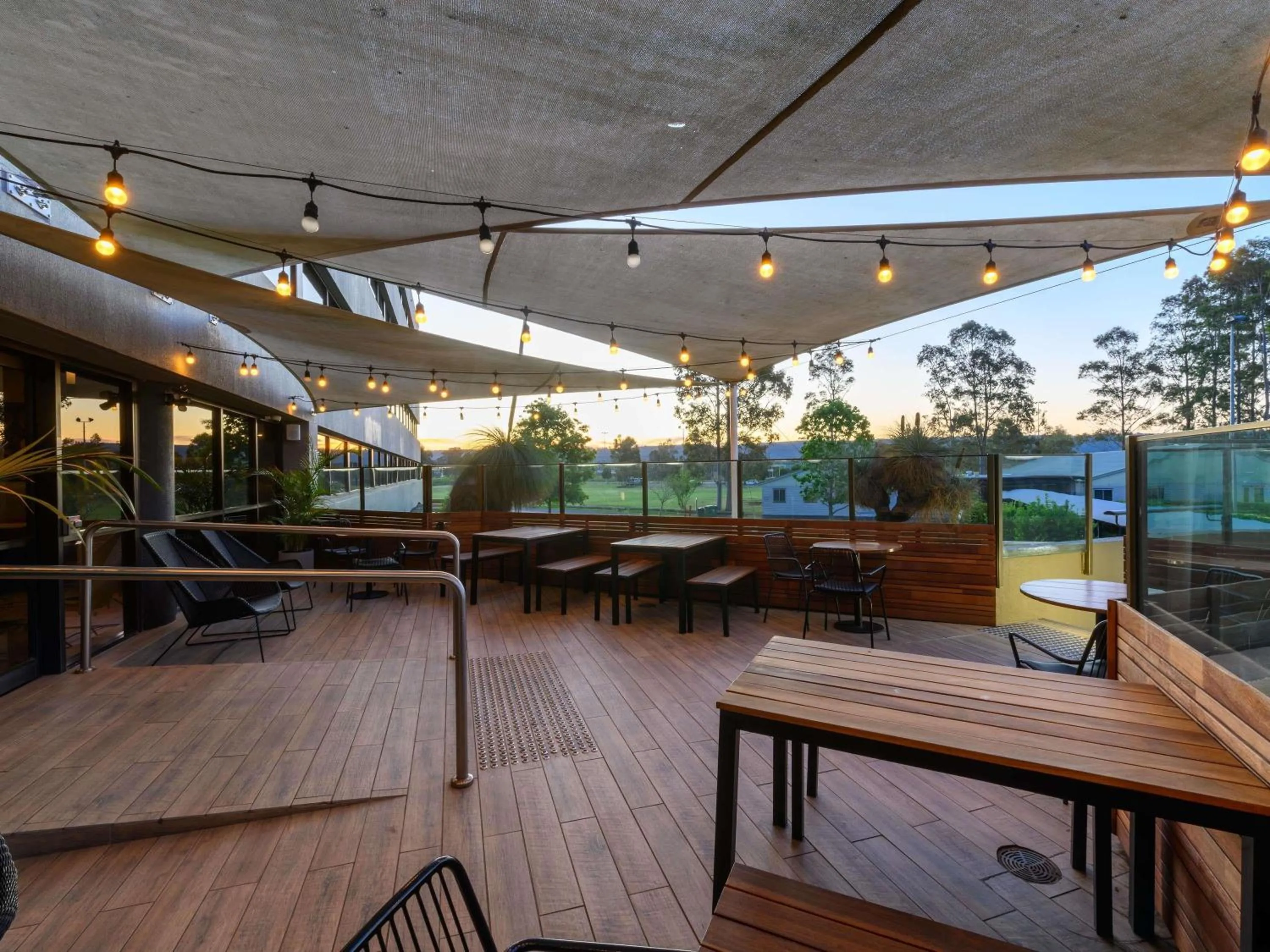 Lounge or bar in Mercure Penrith