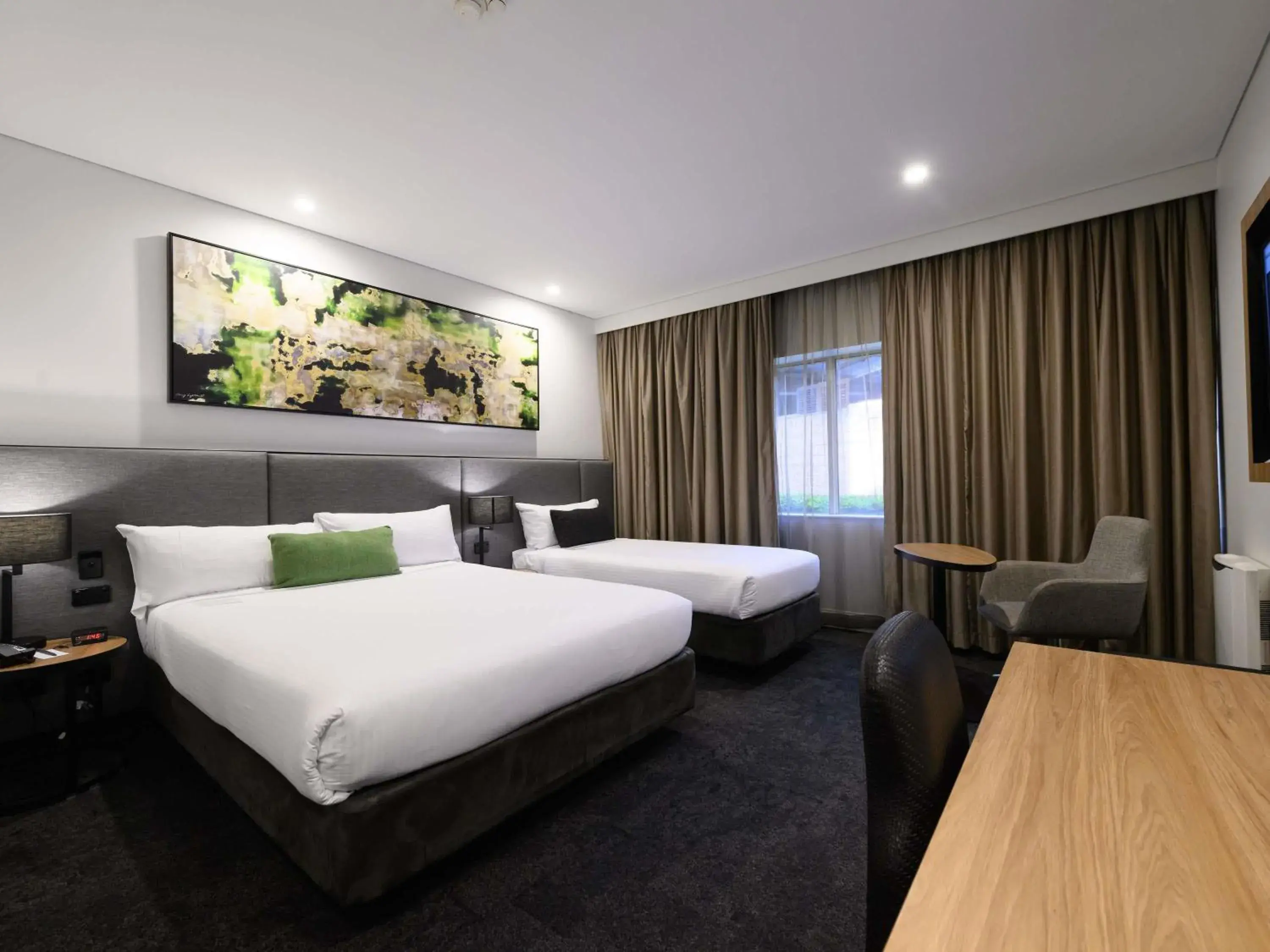 Property building, Bed in Mercure Penrith Property building, Bed in Mercure Penrith