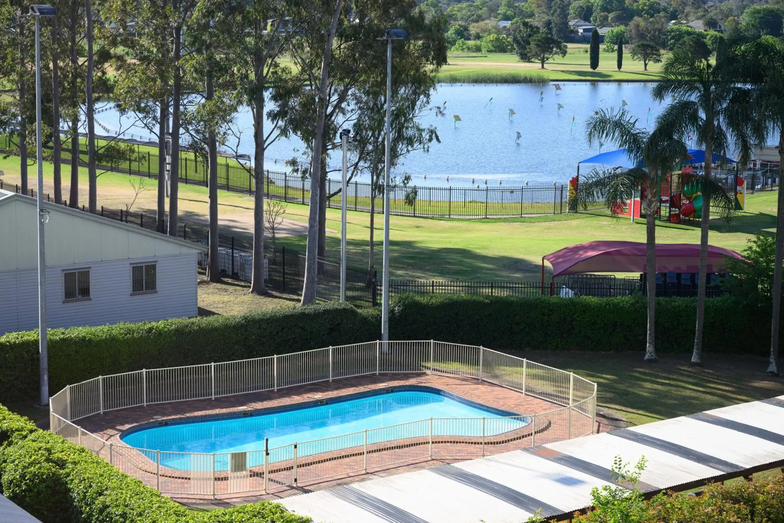 Swimming pool in Mercure Penrith Swimming pool in Mercure Penrith