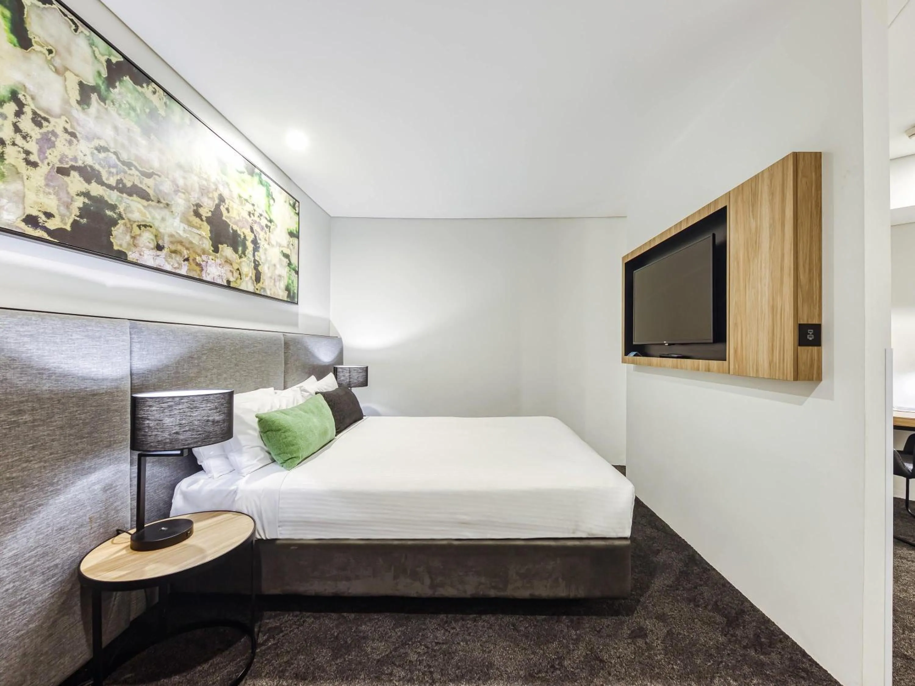 Bedroom, Bed in Mercure Penrith