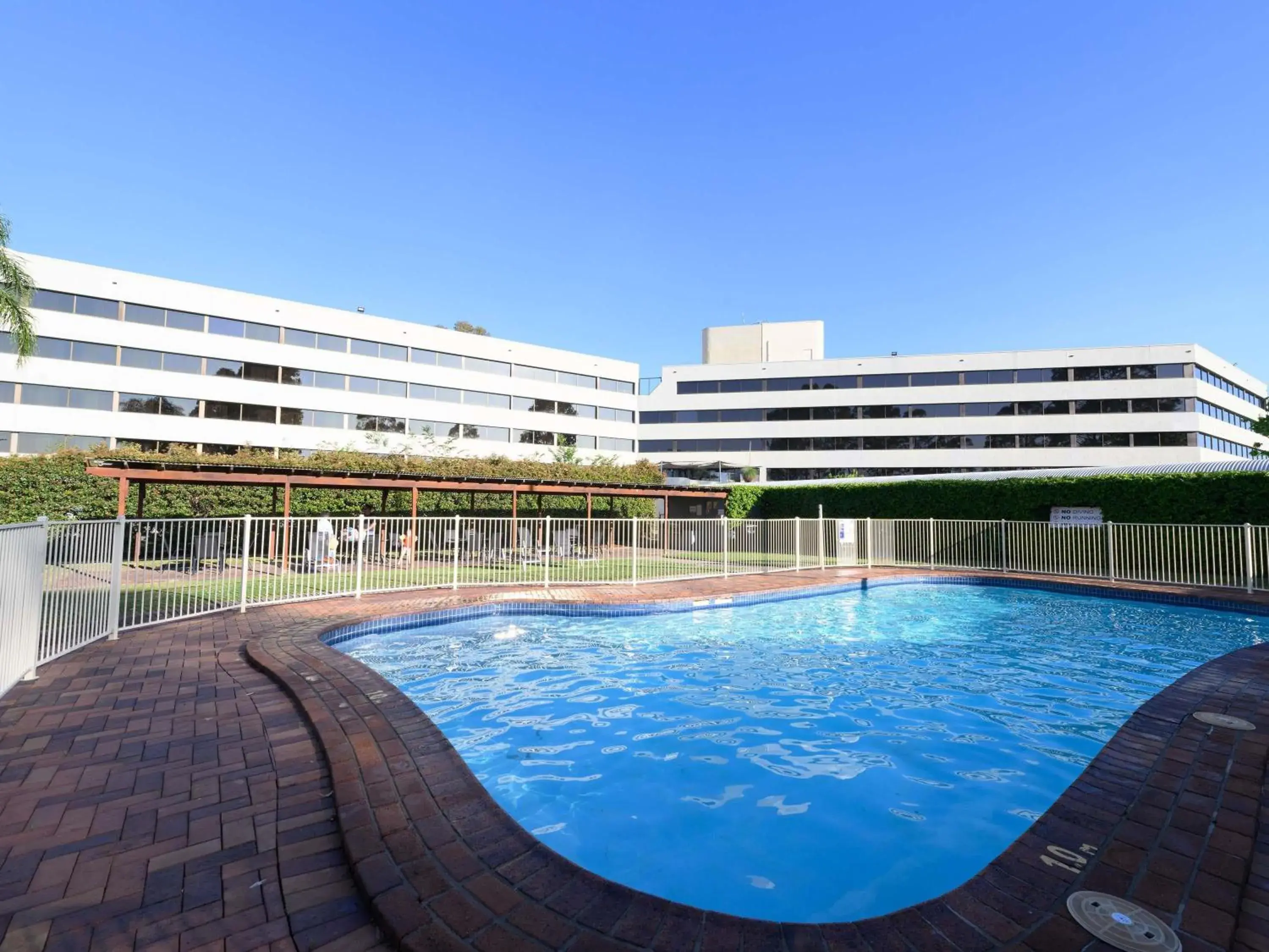 Property building in Mercure Penrith Property building in Mercure Penrith