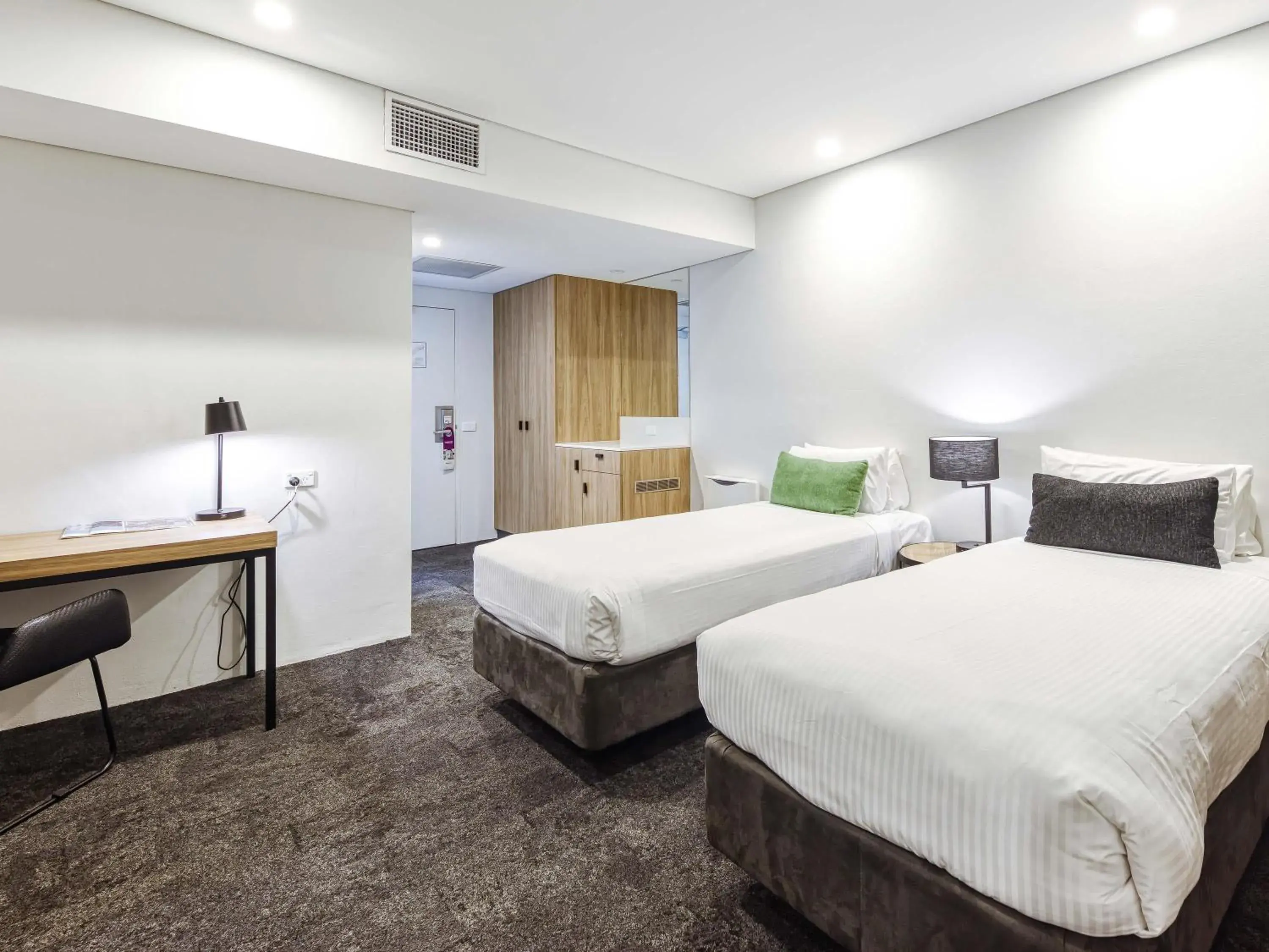 Bedroom, Bed in Mercure Penrith Bedroom, Bed in Mercure Penrith