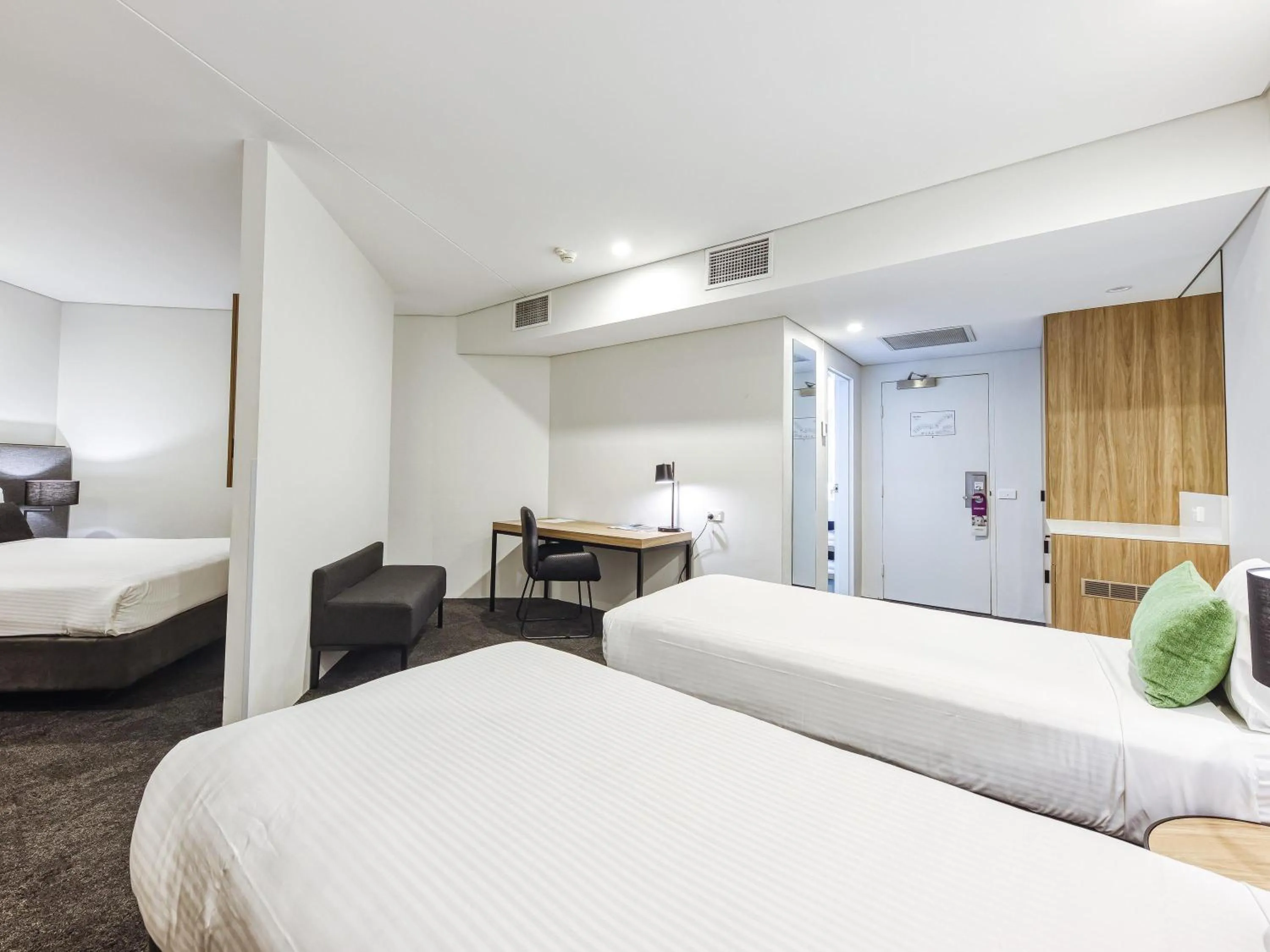 Bedroom, Bed in Mercure Penrith