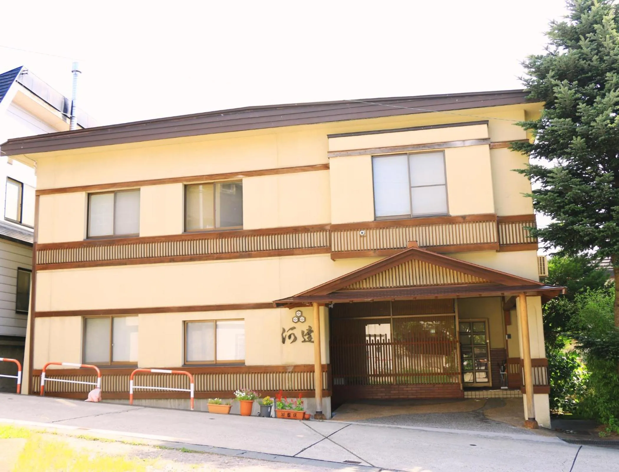 Facade/entrance in Kawatatsu