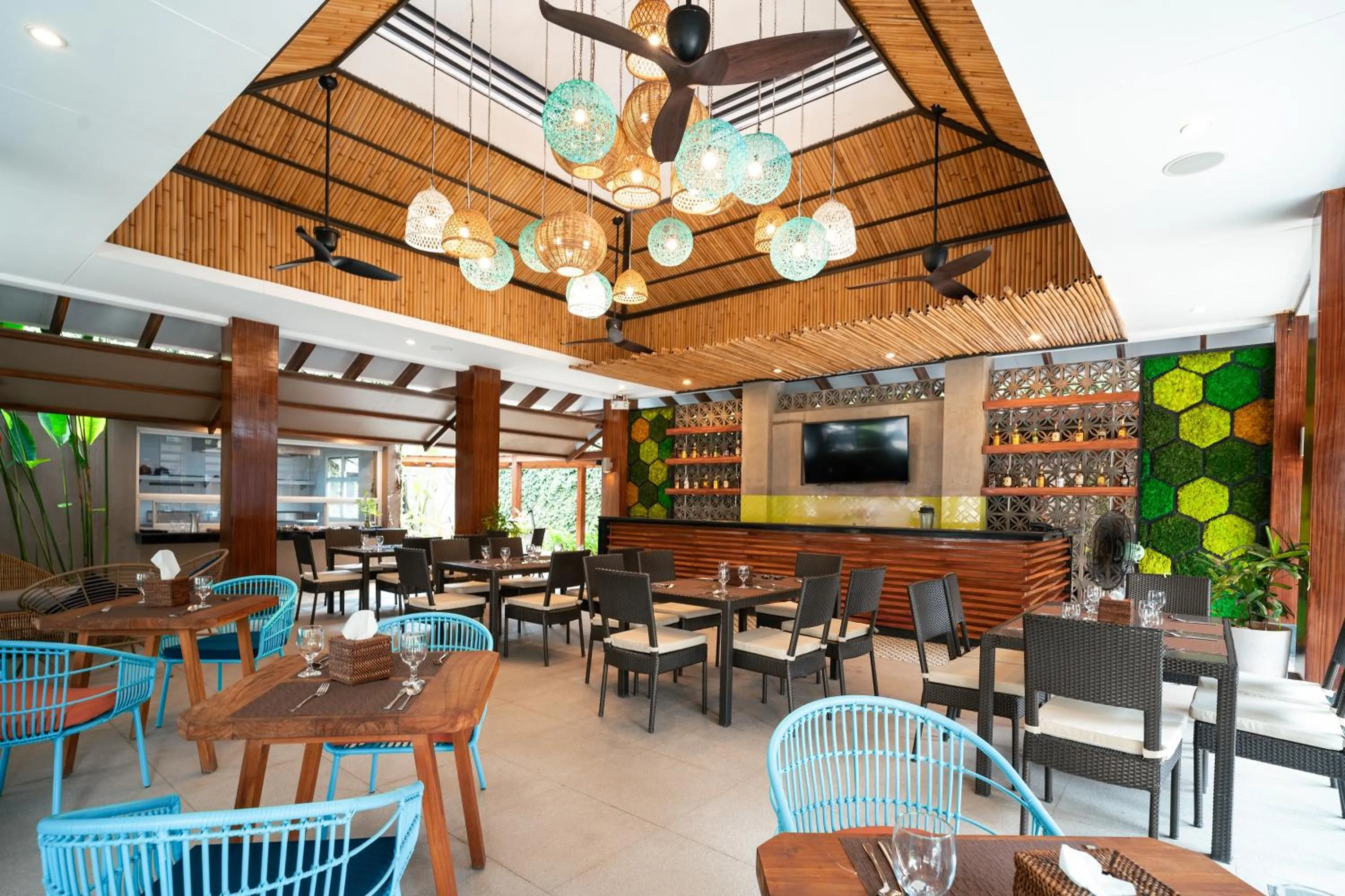 Restaurant/places to eat in Best Western Plus The Ivywall Hotel - Palawan