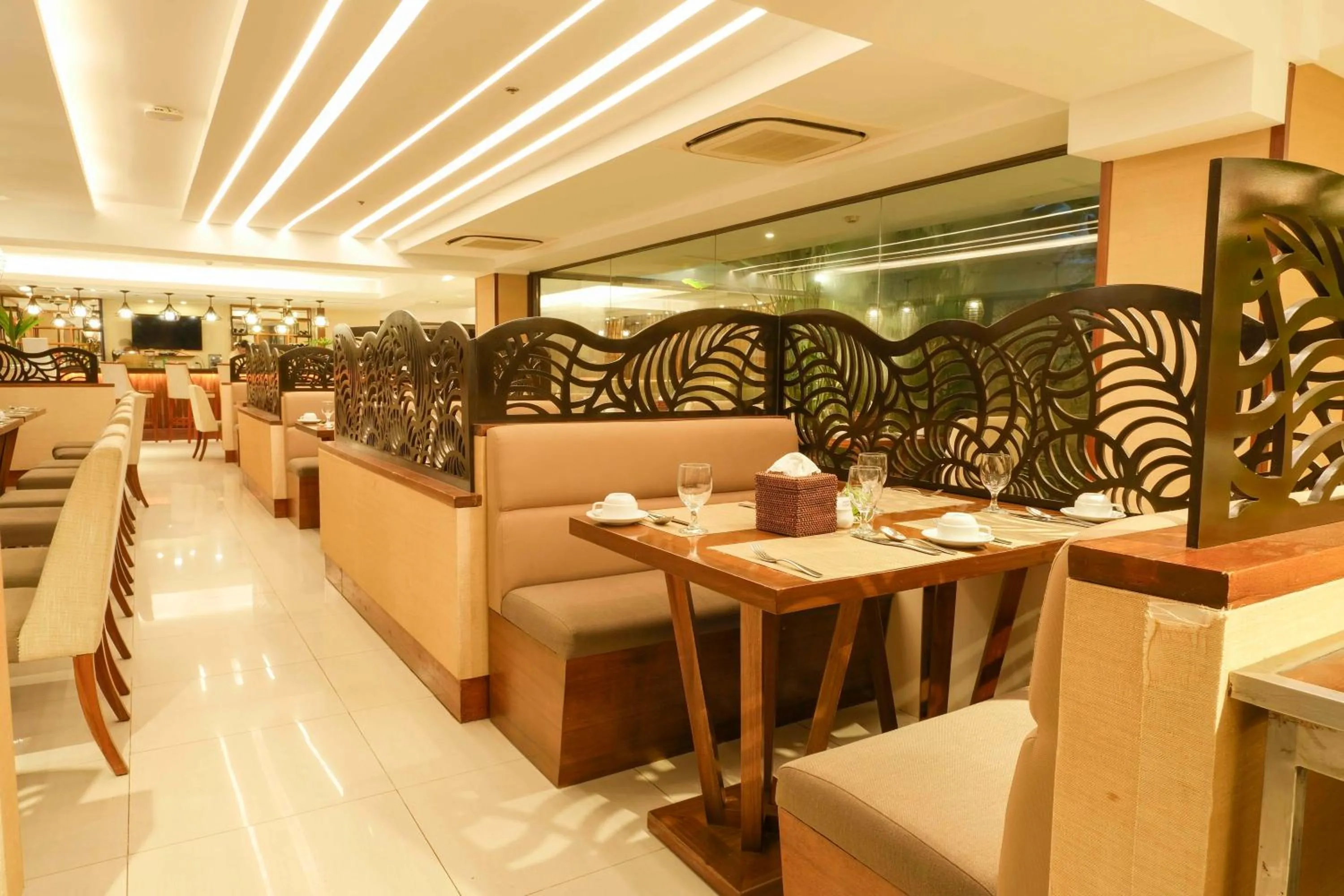 Restaurant/places to eat in Best Western Plus The Ivywall Hotel - Palawan