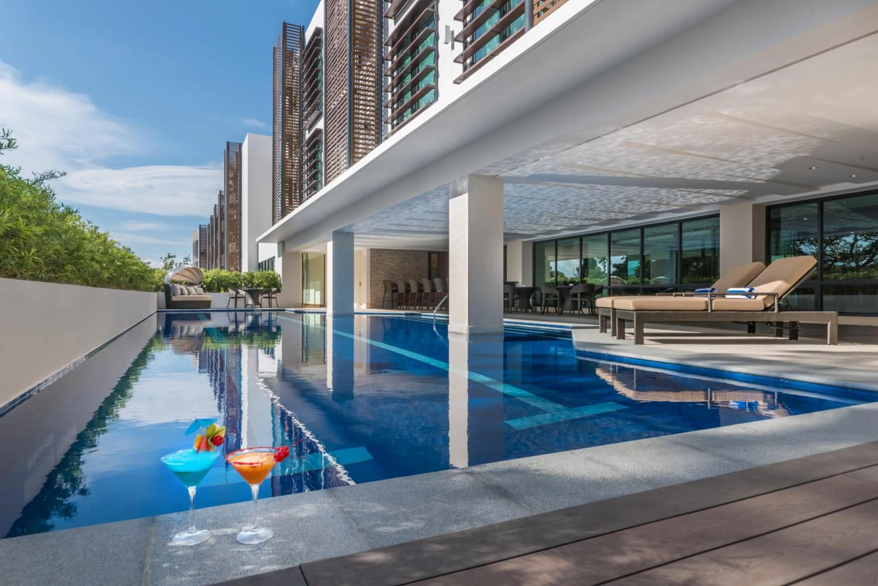 Swimming pool in Best Western Plus The Ivywall Hotel - Palawan