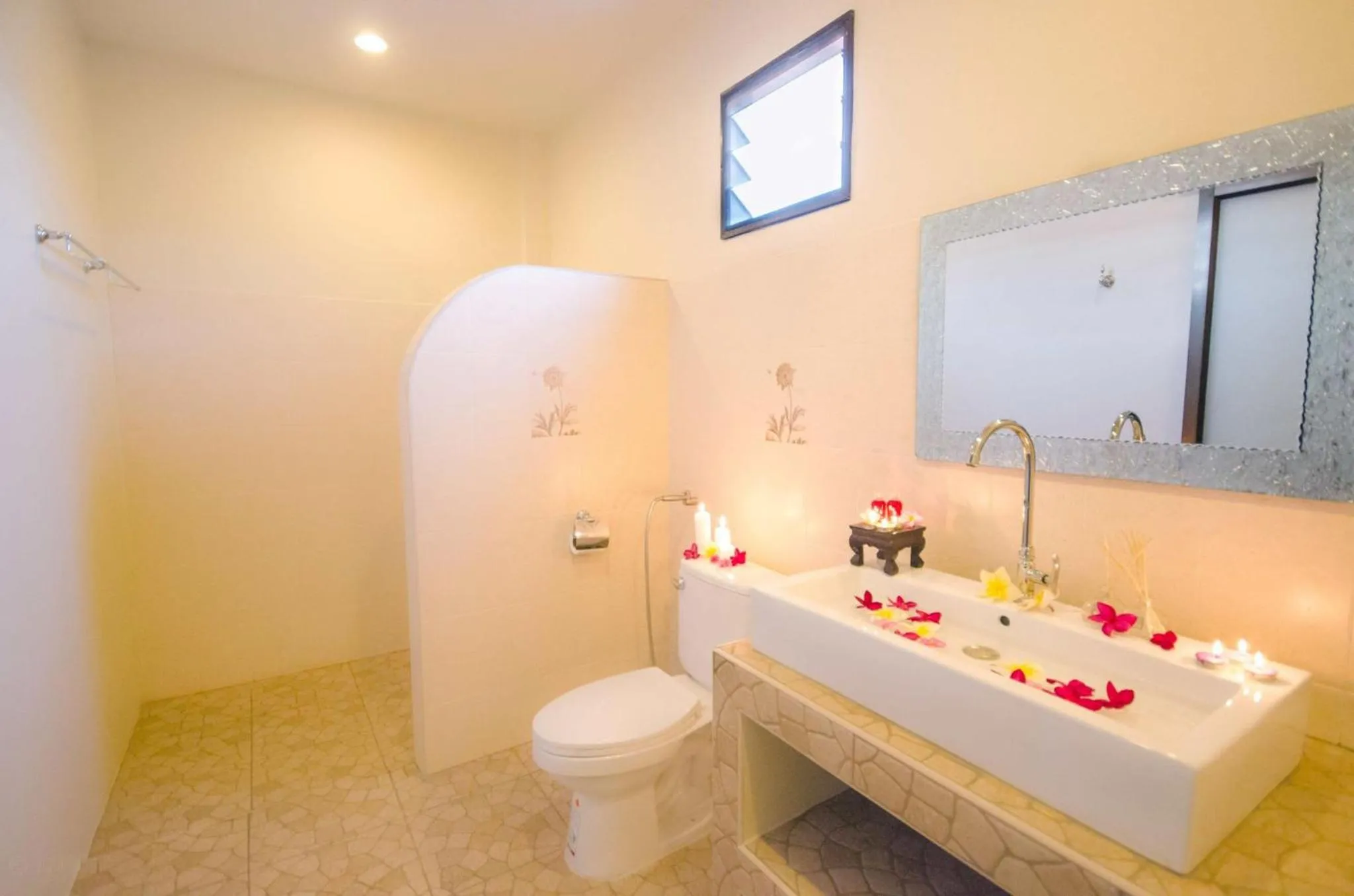 Toilet in Namphung Phuket Boutique Resort