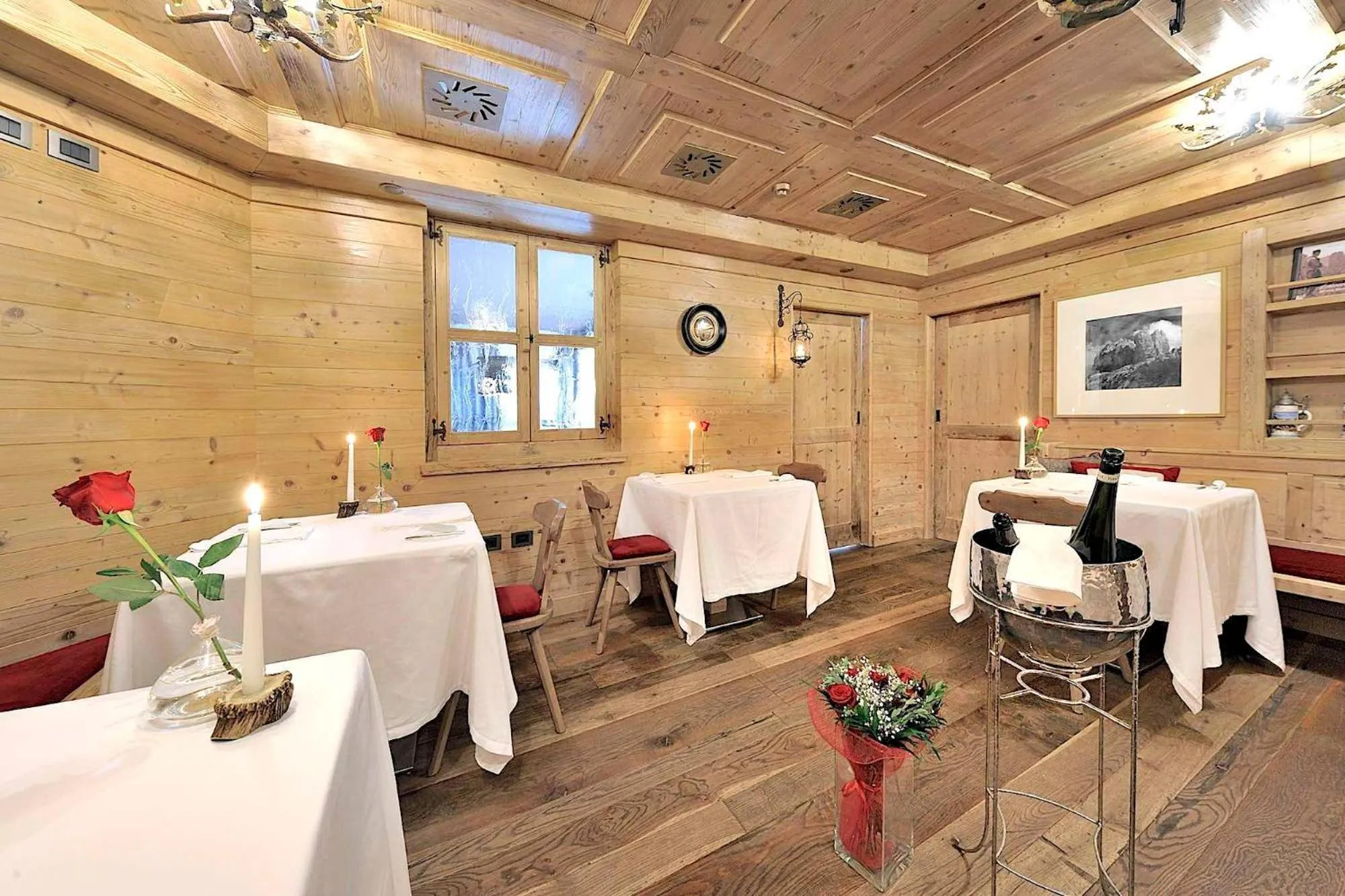 Restaurant/places to eat in DV Chalet Boutique Hotel & Spa