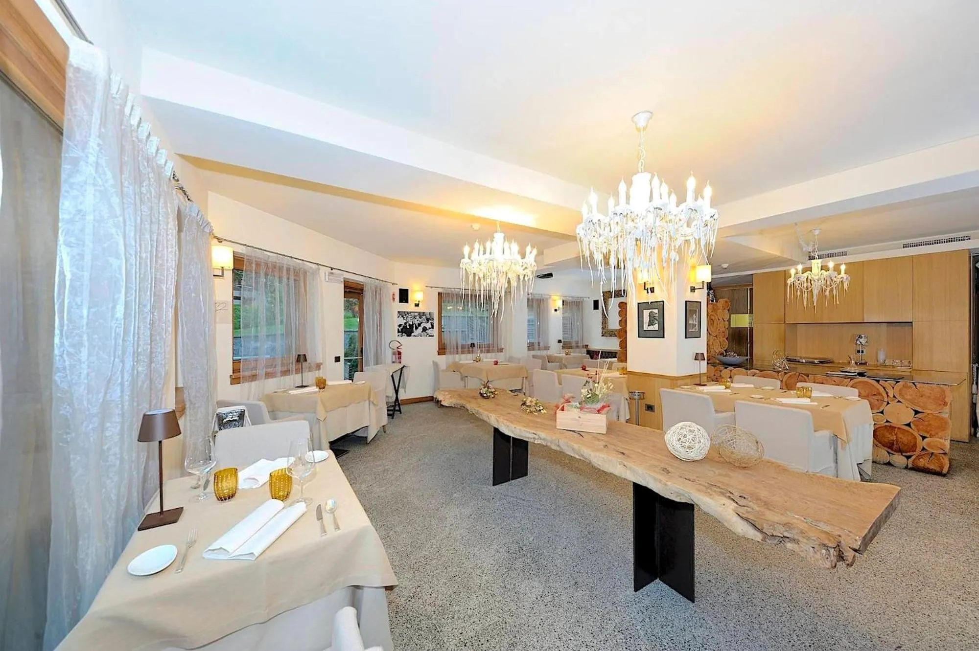 Restaurant/places to eat in DV Chalet Boutique Hotel & Spa